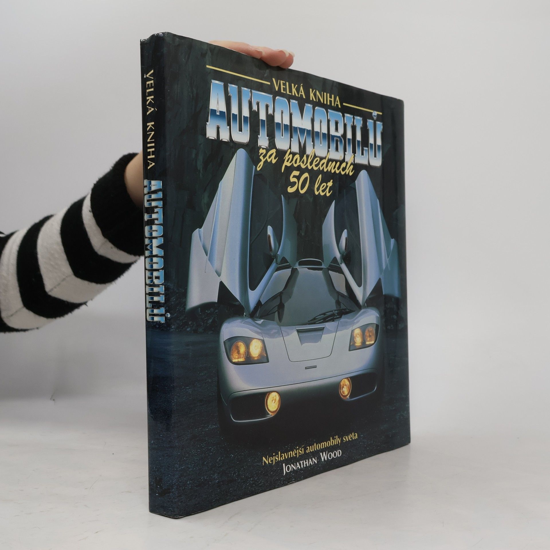 Velká kniha automobilů za posledních 50 let. Nejslavnější automobily světa.