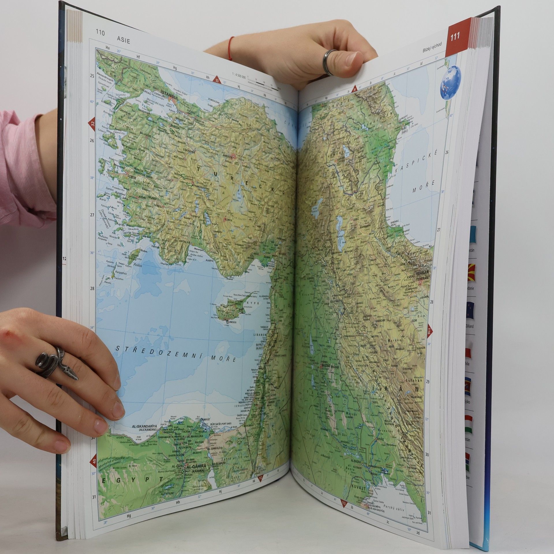Irena Rybová Podrobný a praktický atlas světa s aktuálními mapami