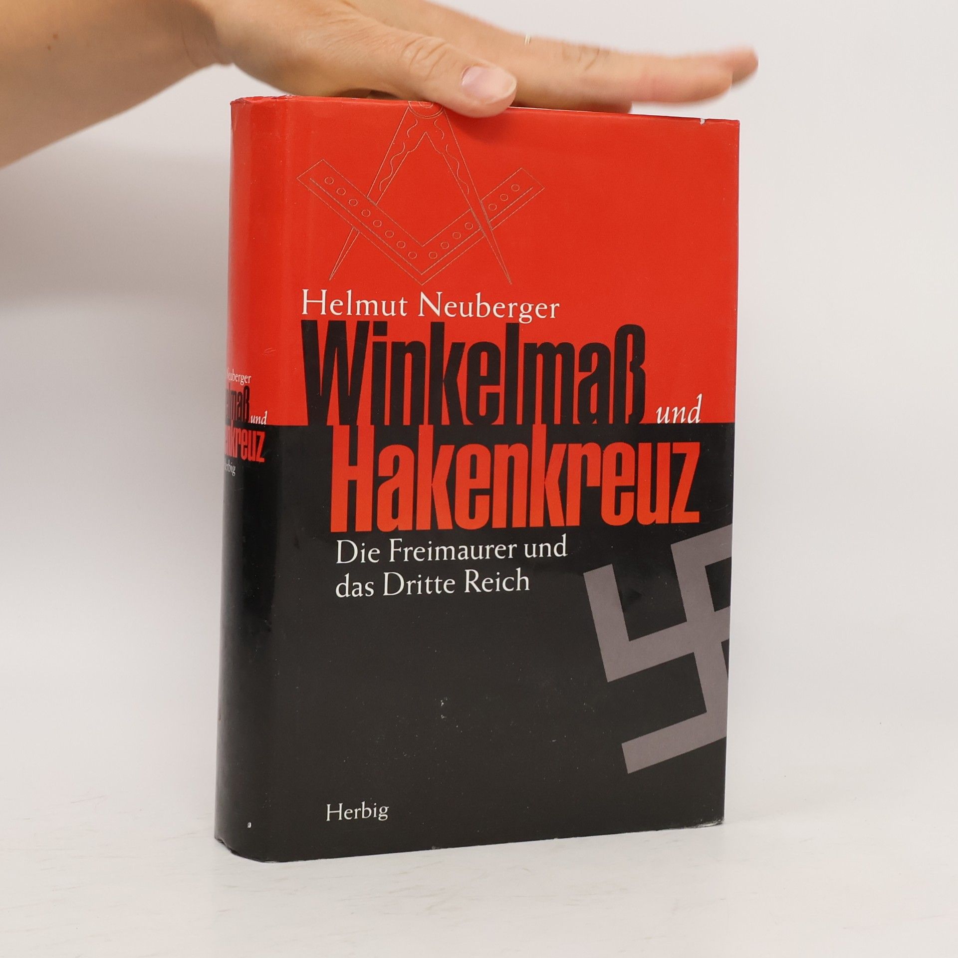 Winkelmaß und Hakenkreuz