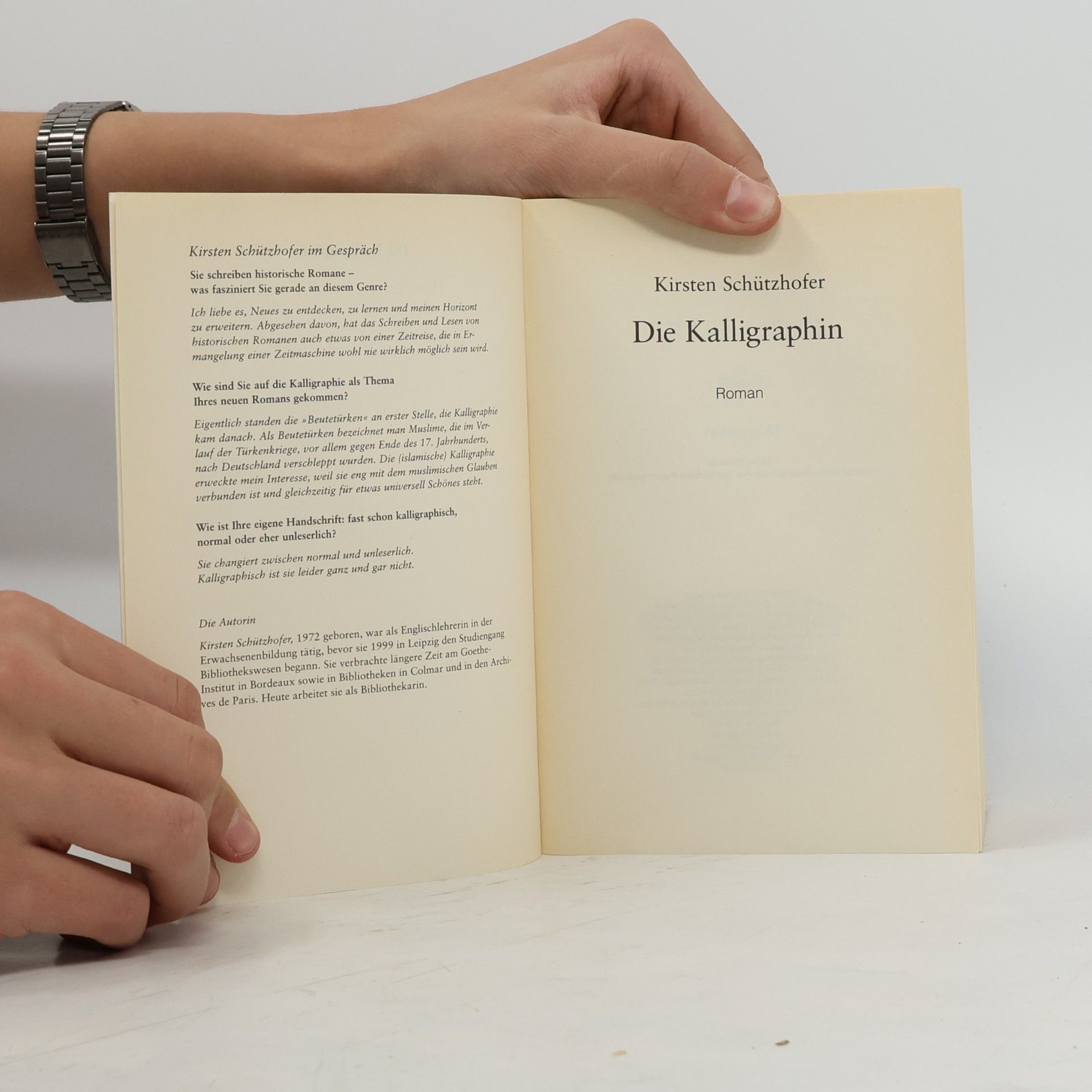 Kirsten Schützhofer Die Kalligraphin