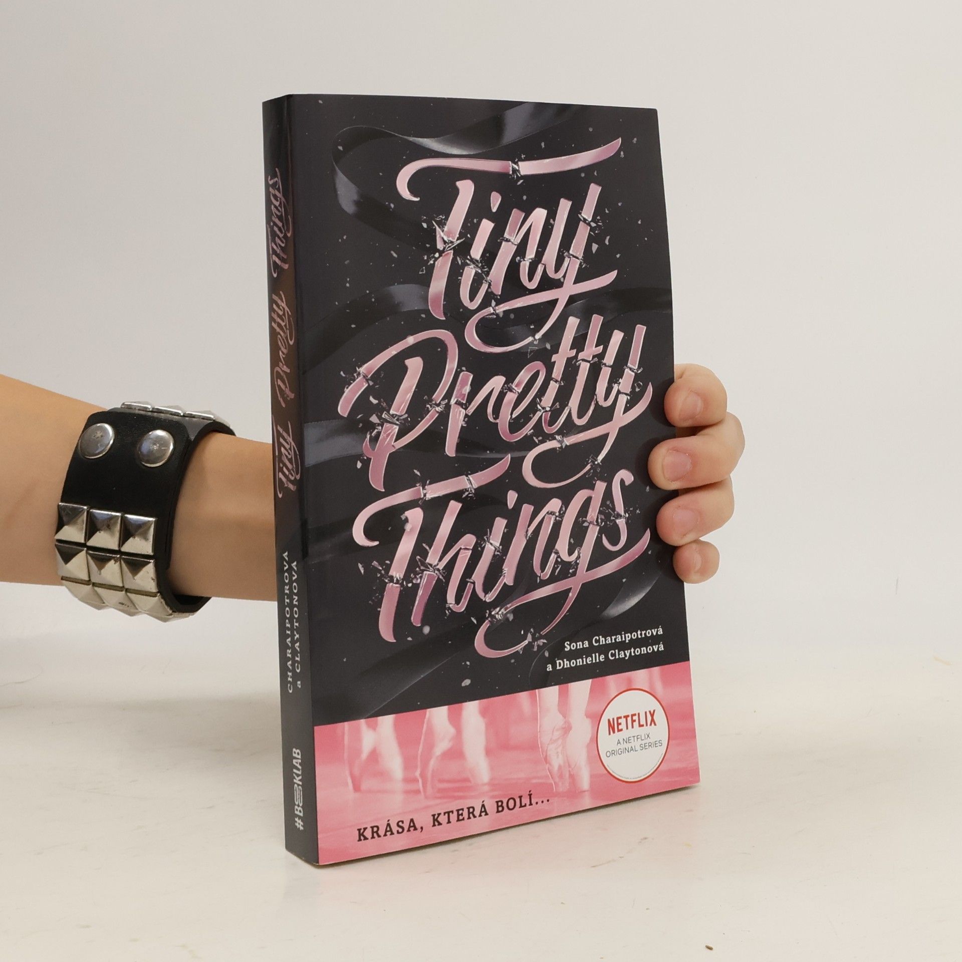 Sona Charaipotra Tiny pretty things