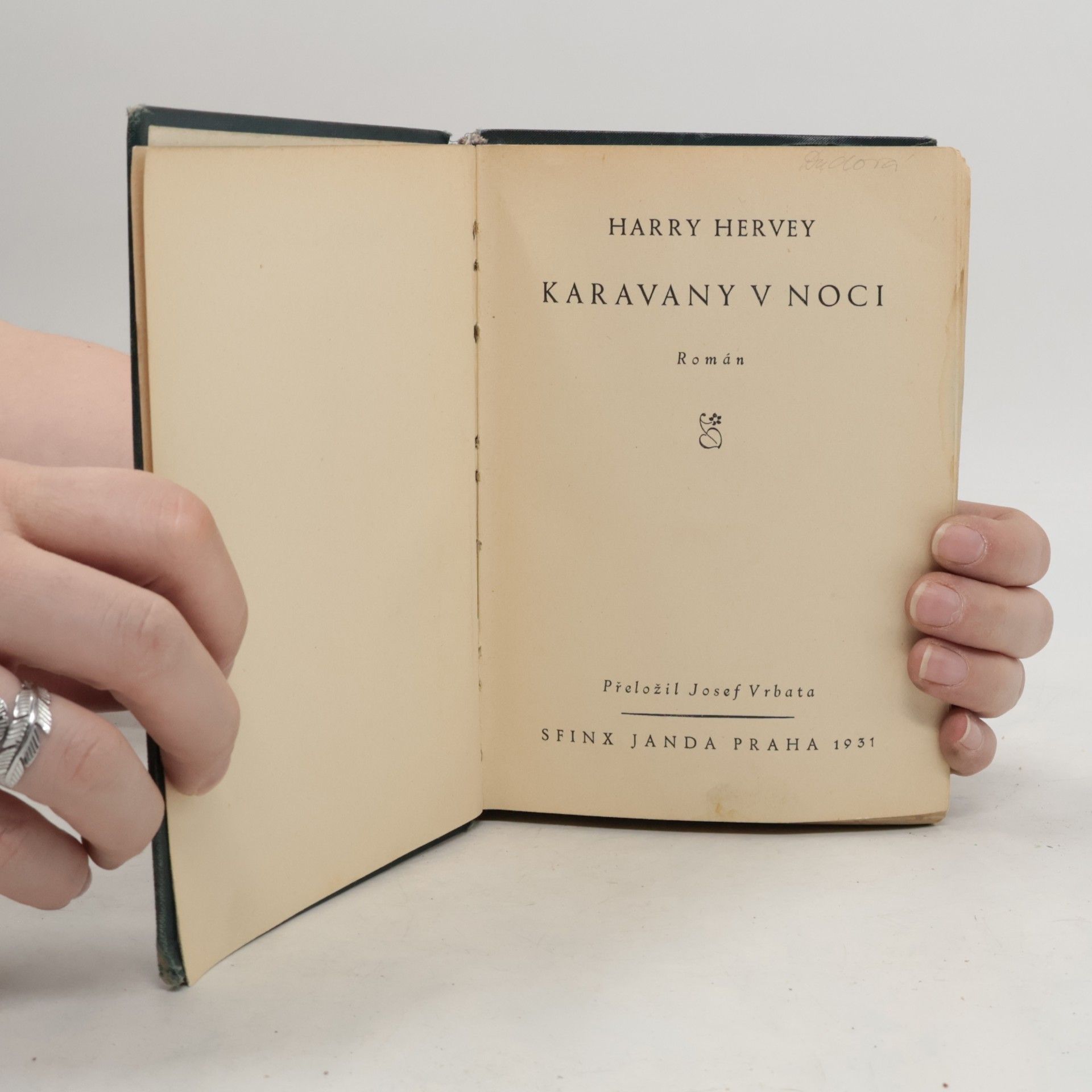 Hervey Harry Karavany v noci
