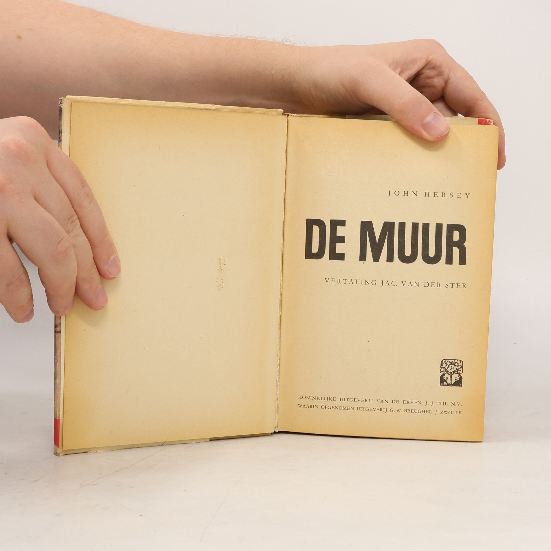 John Hersey DE MUUR