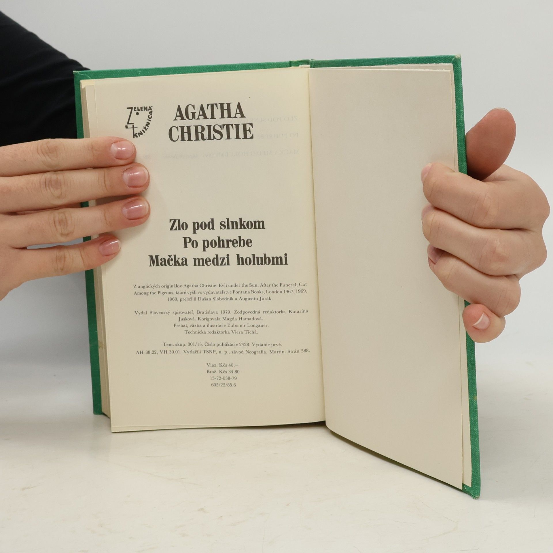 Agatha Christie Zlo pod slnkom / Po pohrebe / Mačka medzi holubmi.