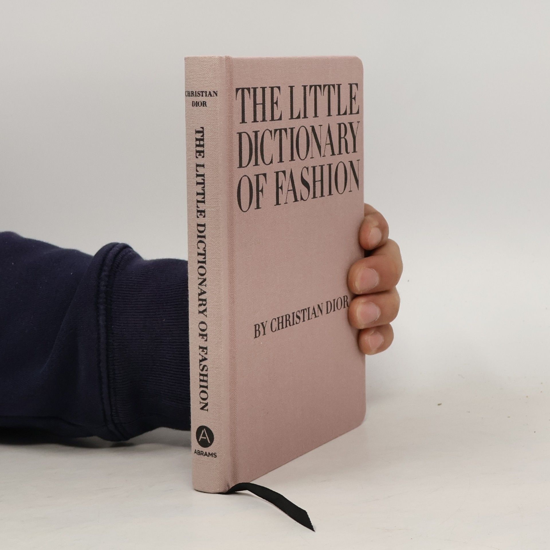 The Little Dictionary of Fashion: A Guide to Dress Sense for Every Woman