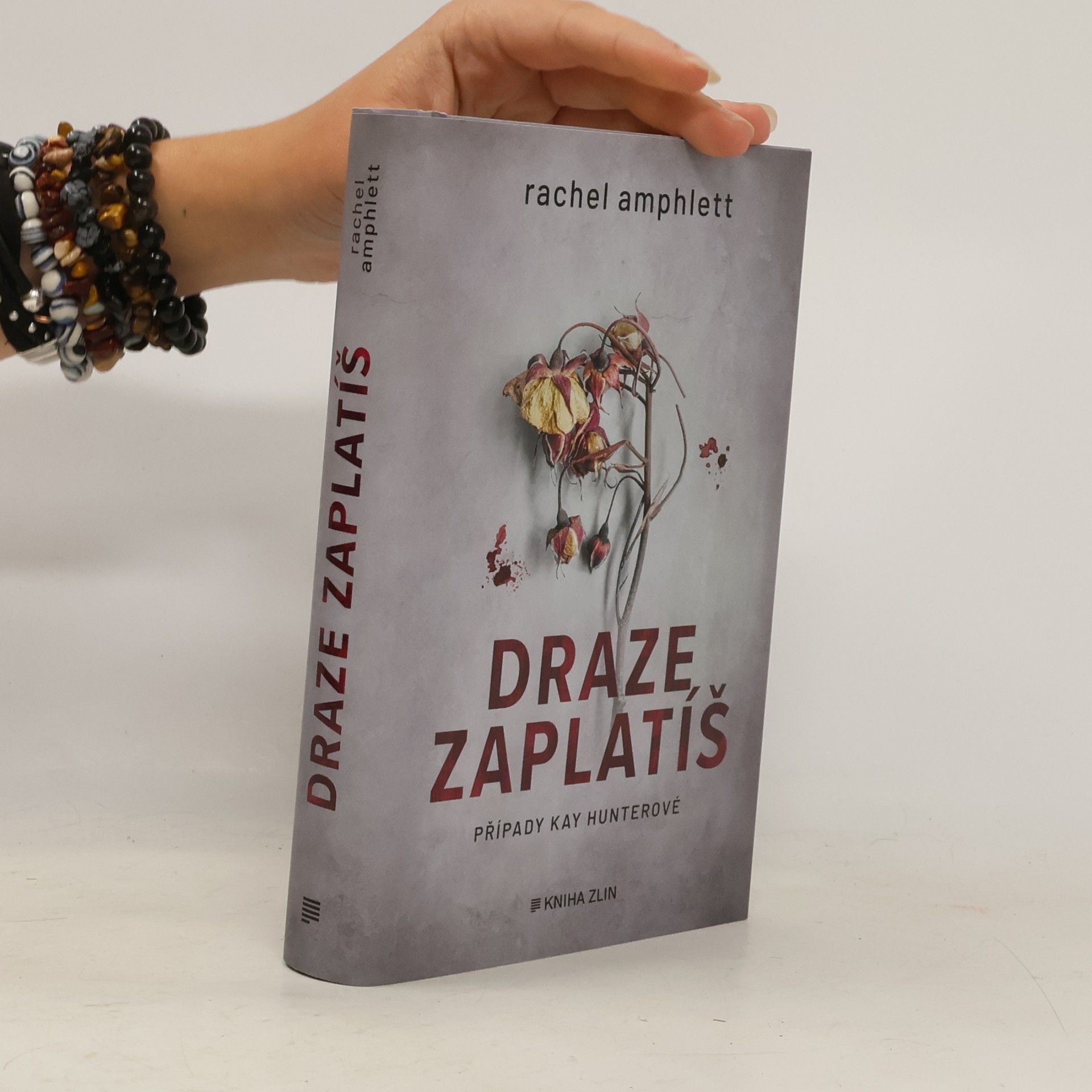 Draze zaplatíš: případy Kay Hunterové
