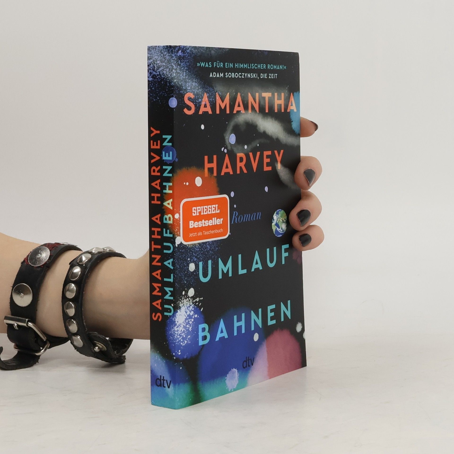 Umlaufbahnen: Roman | Ein literarischer Liebesbrief an den Planeten Erde und die Menschheit. Ausgezeichnet mit dem Booker Prize 2024. »Was für ein himmlischer Roman!« Adam Soboczynski, Die Zeit