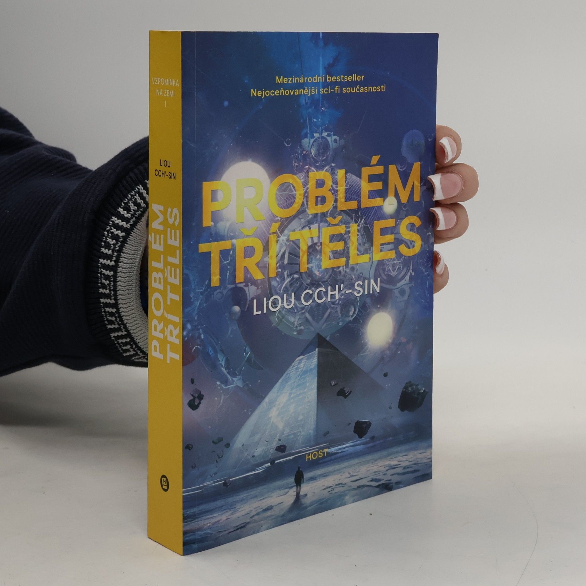 Problém tří těles