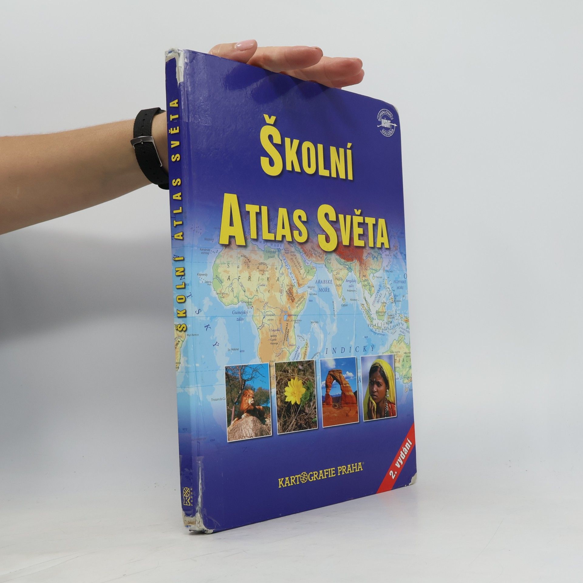 AA.VV. Školní atlas světa