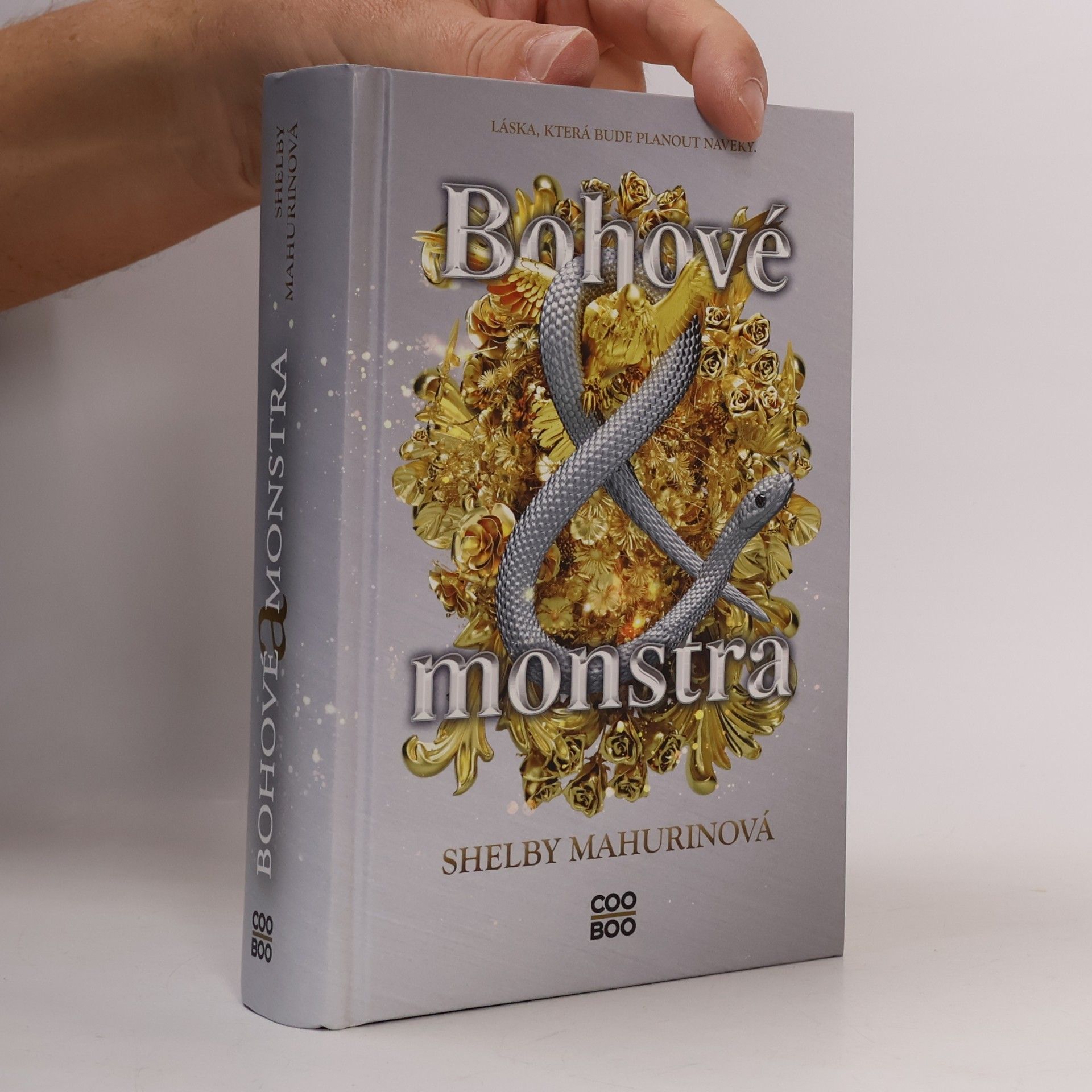 Shelby Mahurin Bohové a monstra. 3. díl