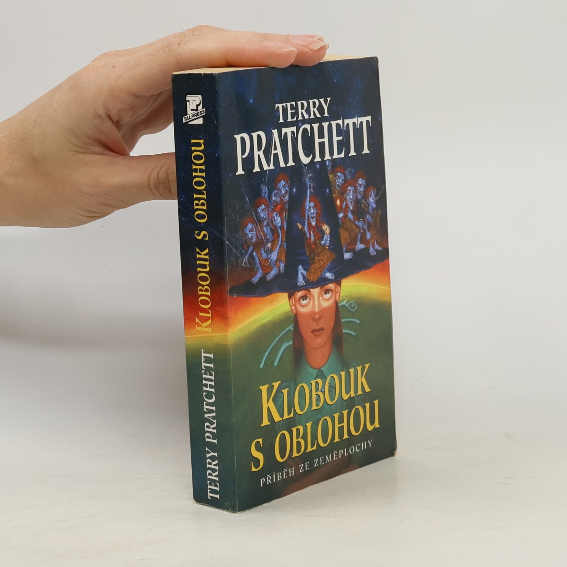 Terry Pratchett Klobouk s oblohou
