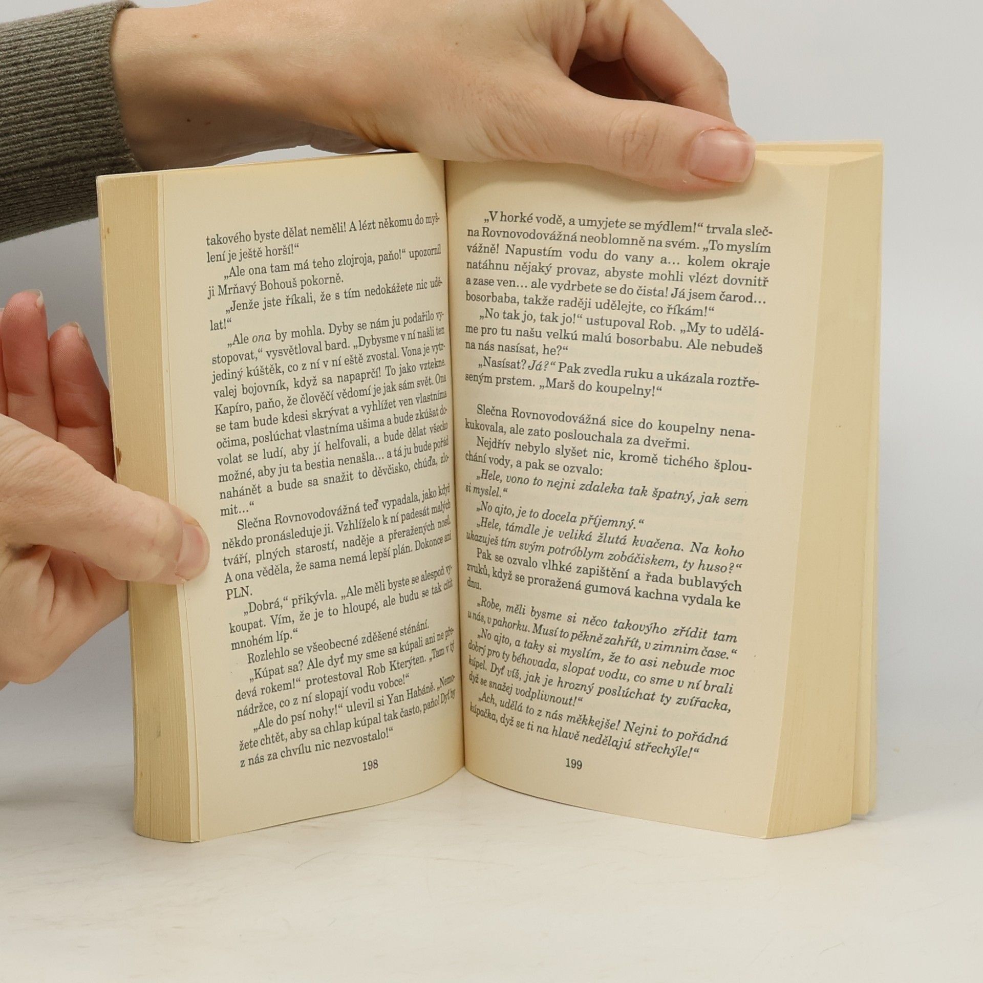 Terry Pratchett Klobouk s oblohou