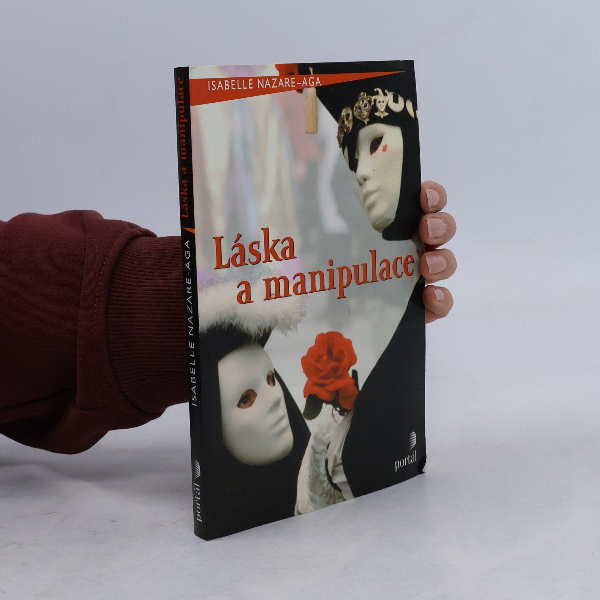 Isabelle Nazare-Aga Láska a manipulace