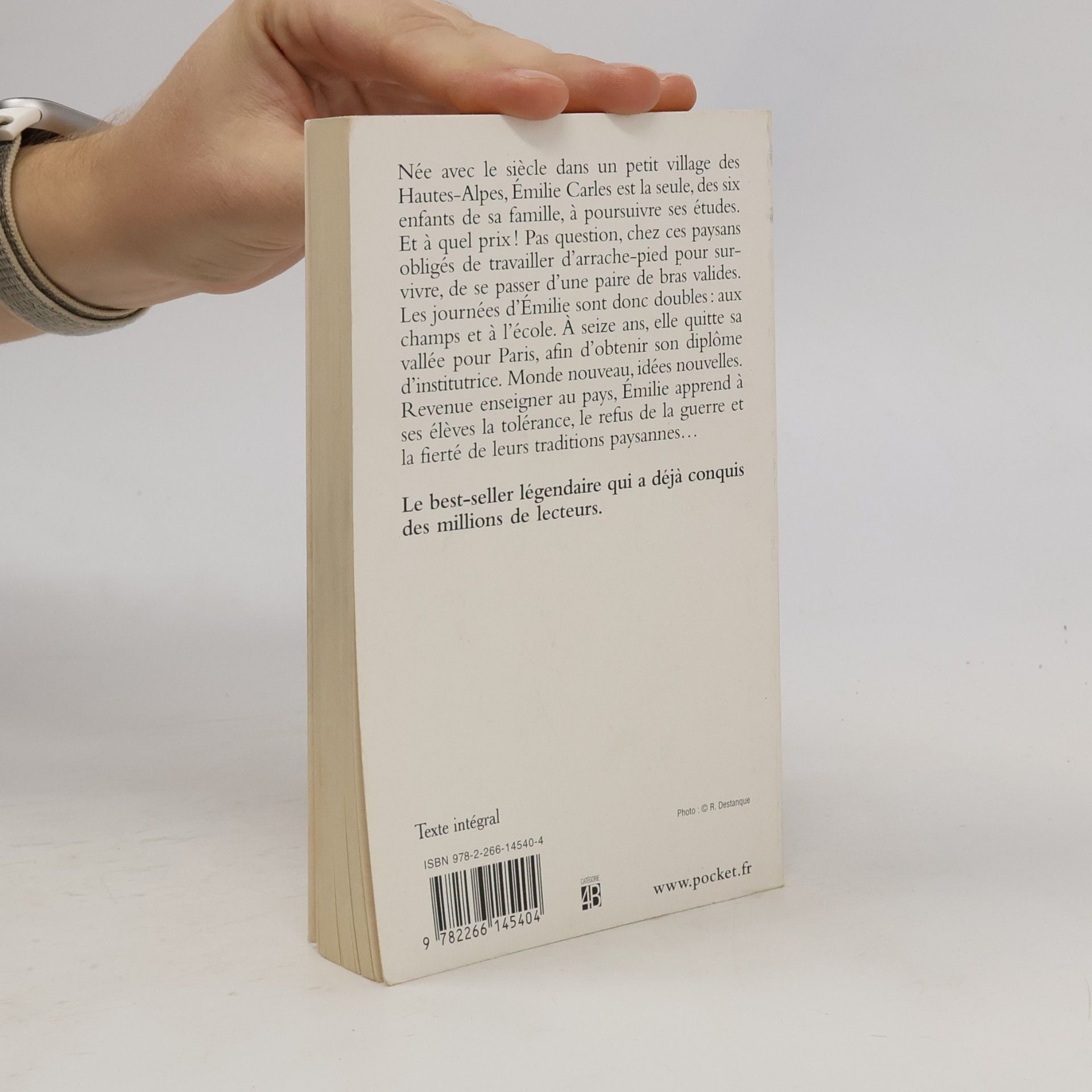 Émilie Carles Une soupe aux herbes sauvages