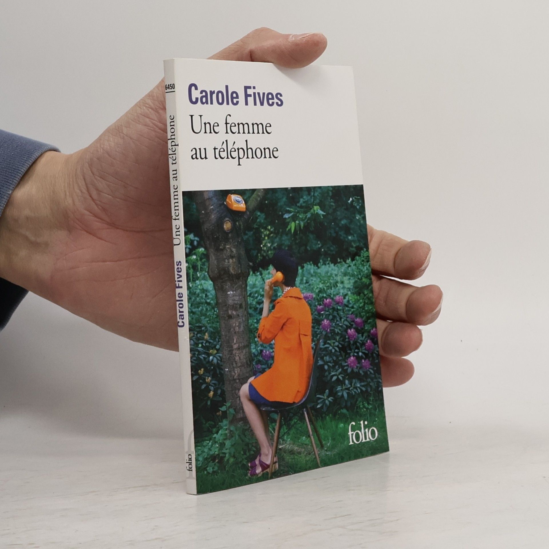 Carole Fives Folio: Une femme au téléphone