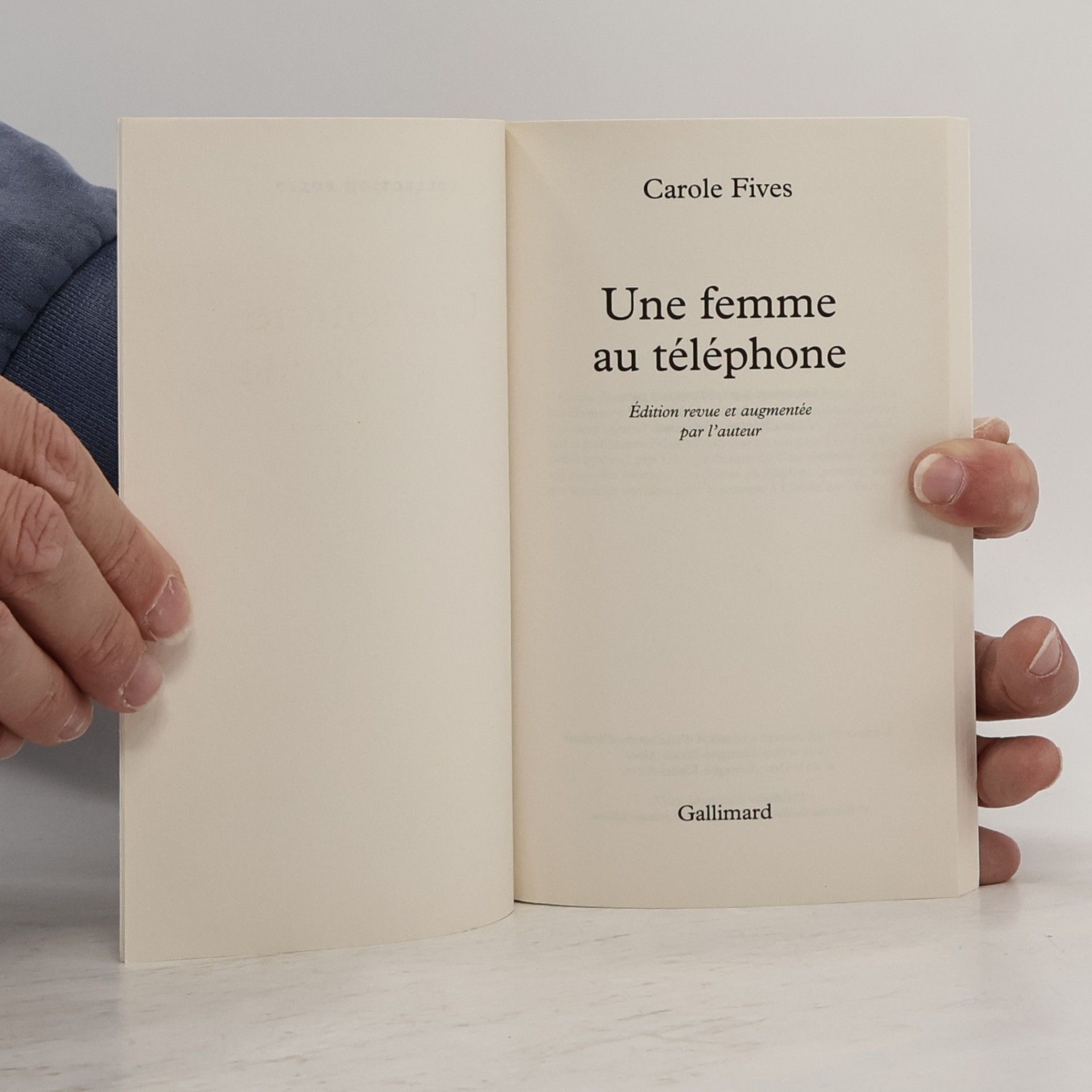 Carole Fives Folio: Une femme au téléphone