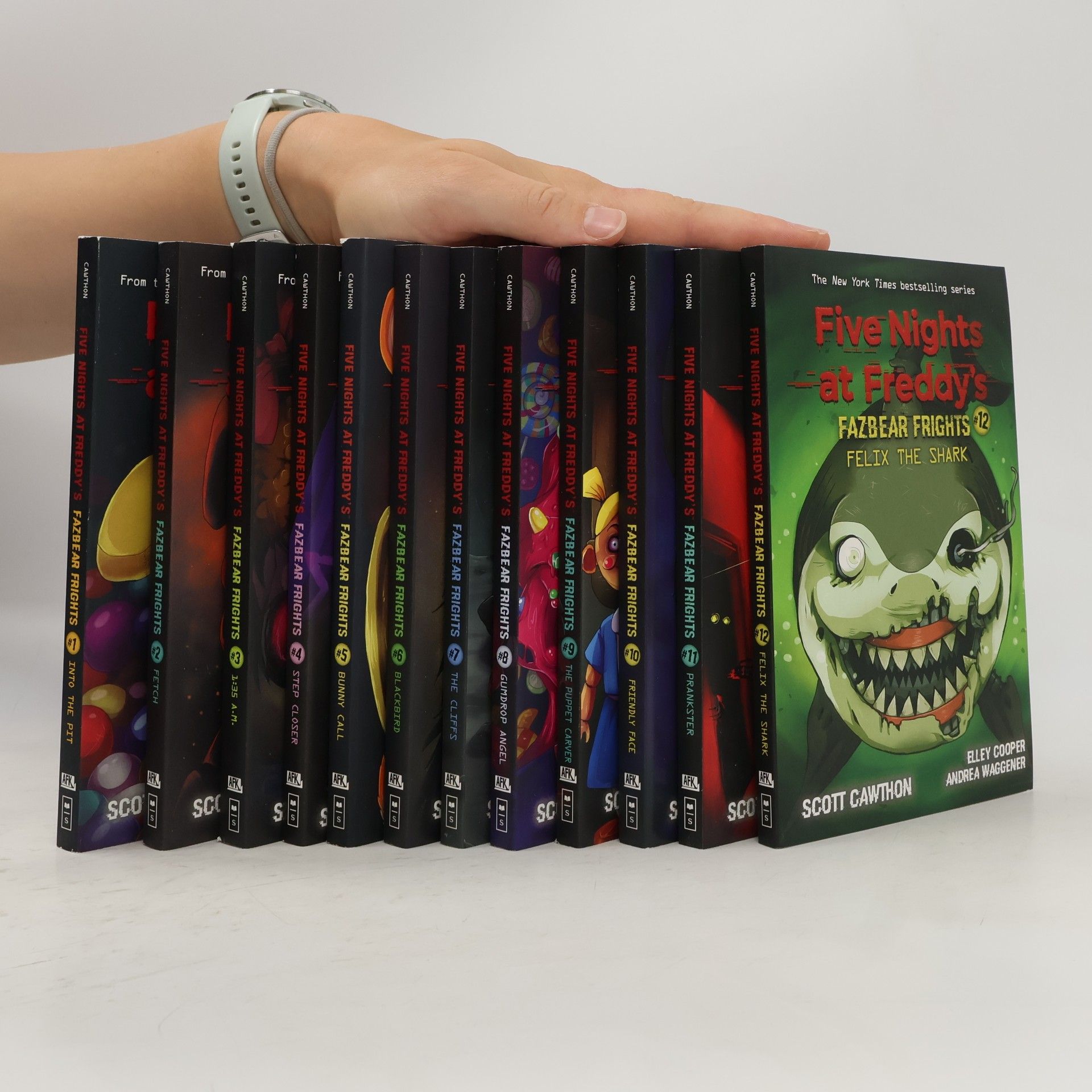Scott Cawthon Five Nights at Freddy's: Fazbear Frights. Box Set 1-12