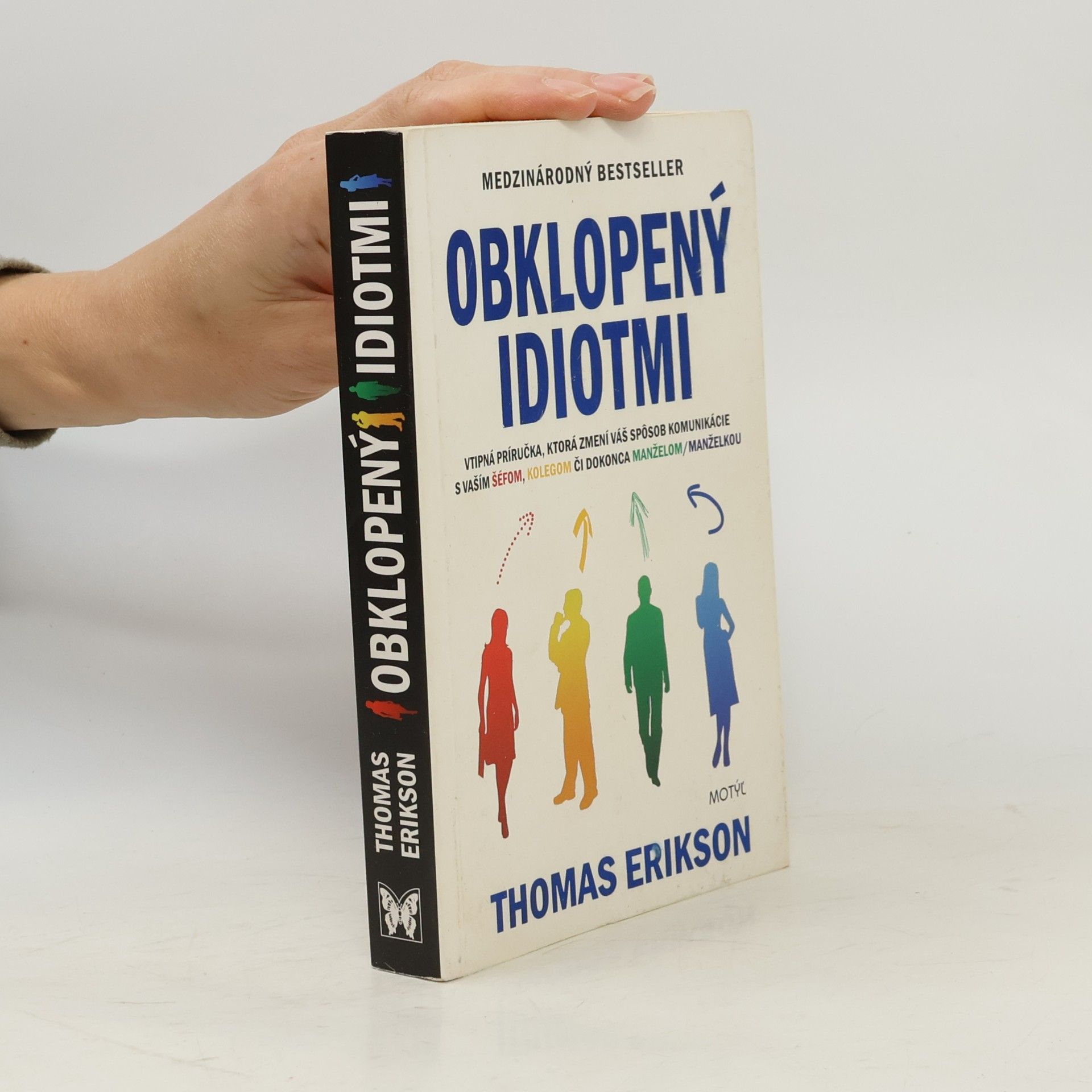 Obklopený idiotmi
