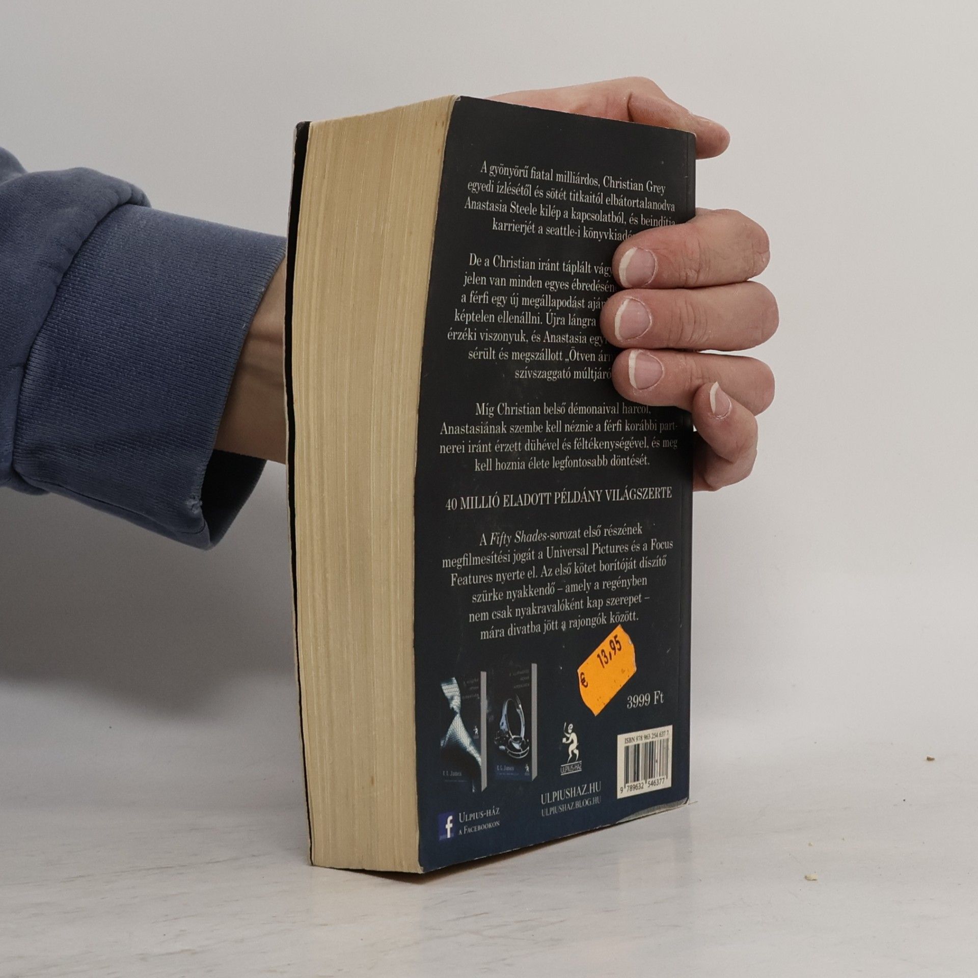 E. L. James A sötét ötven árnyalata