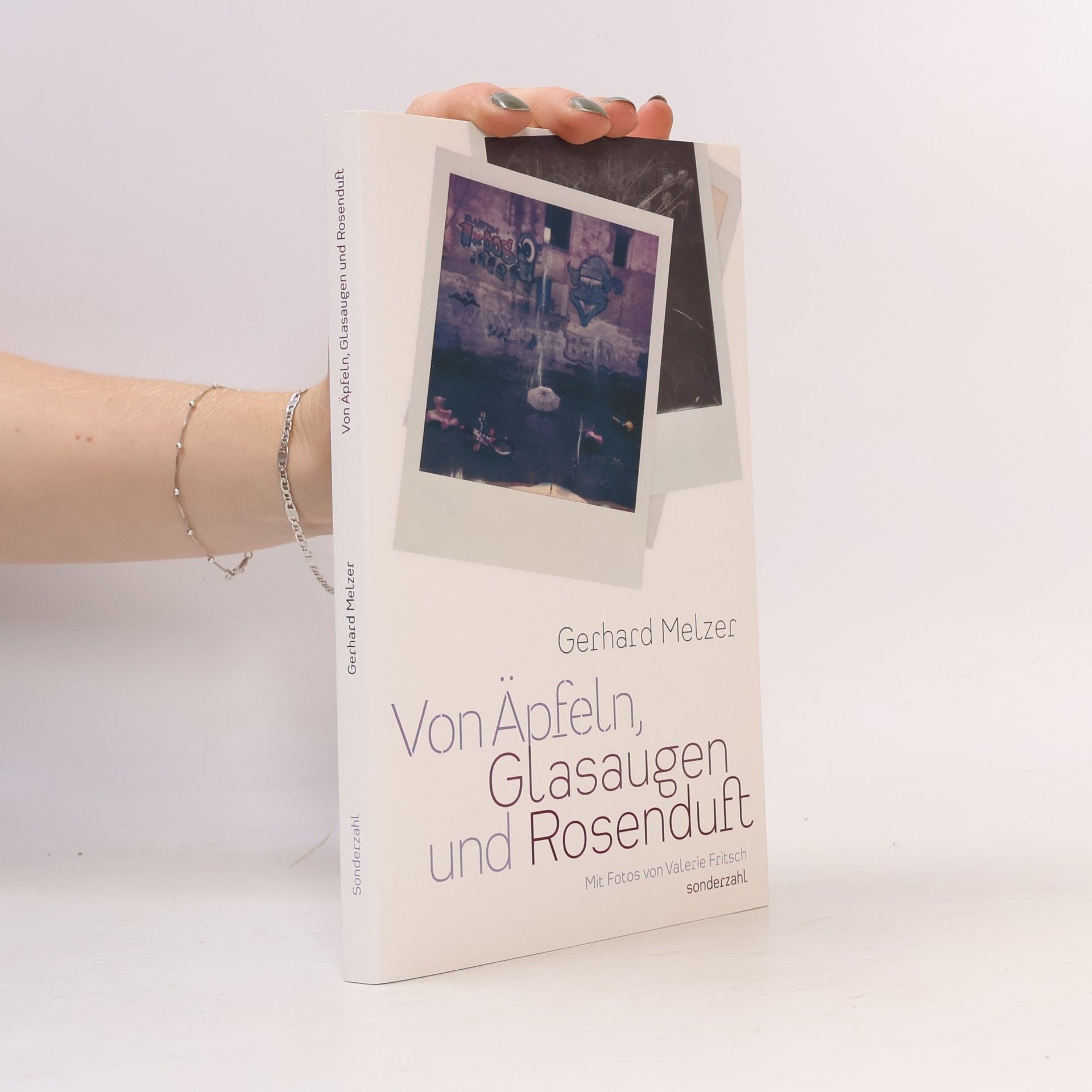 Von Äpfeln, Glasaugen und Rosenduft