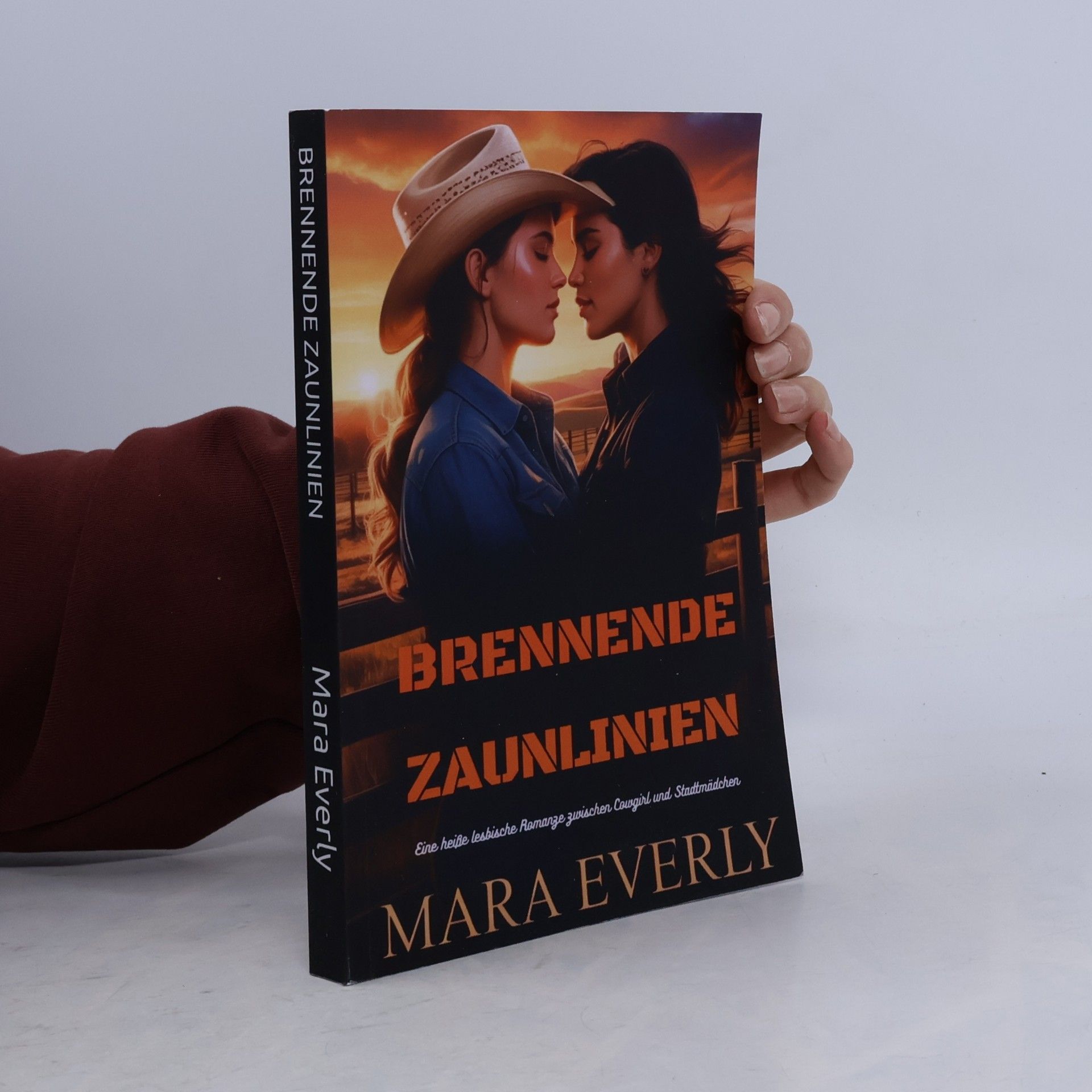 Mara Everly Brennende Zaunlinien: Eine heiße lesbische Romanze zwischen Cowgirl und Stadtmädchen