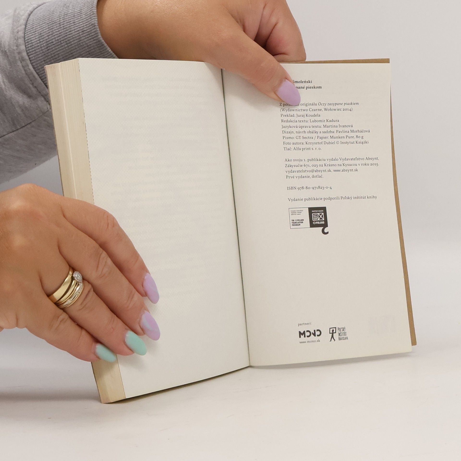 Paweł Smoleński Oči zasypané pieskom