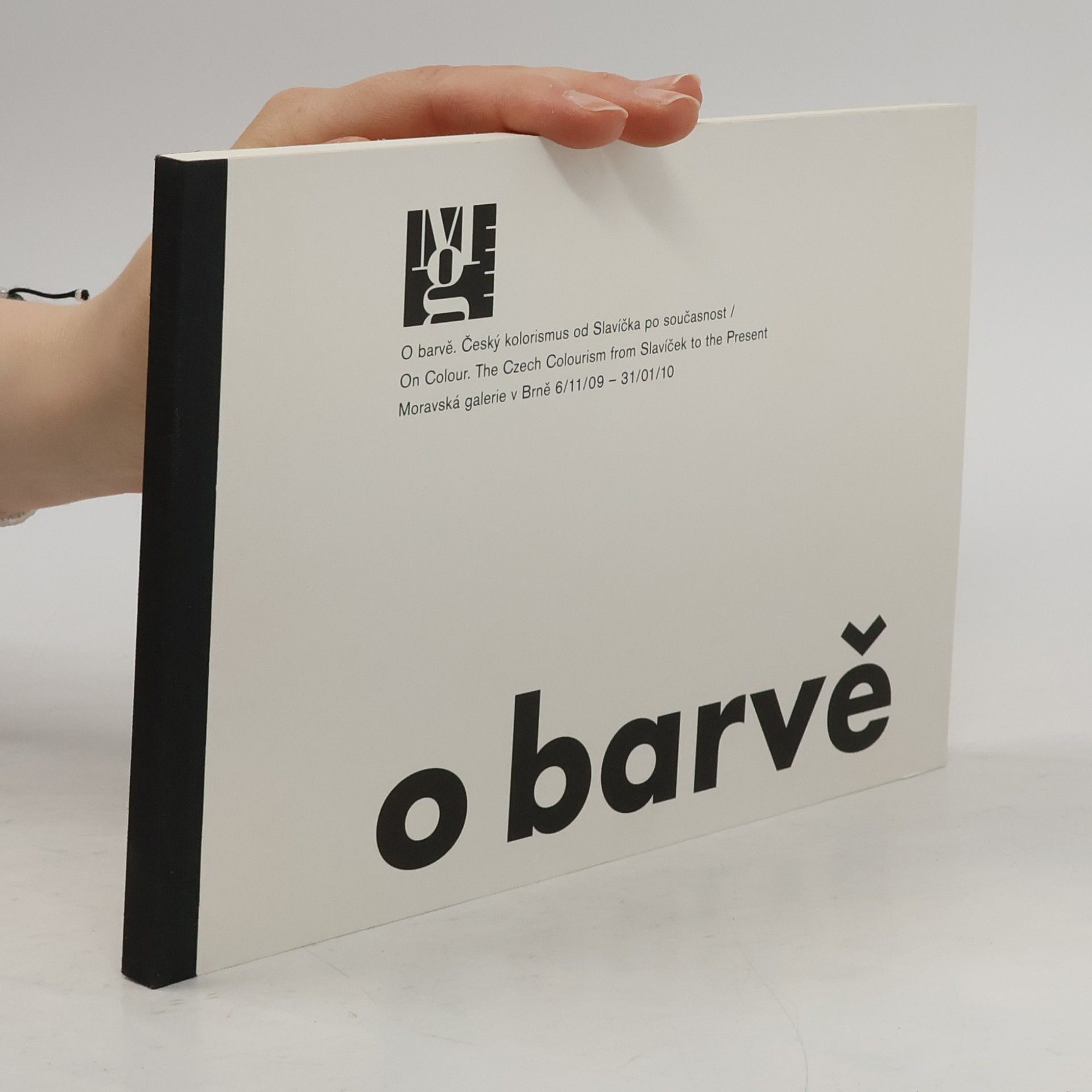 O barvě. On colour