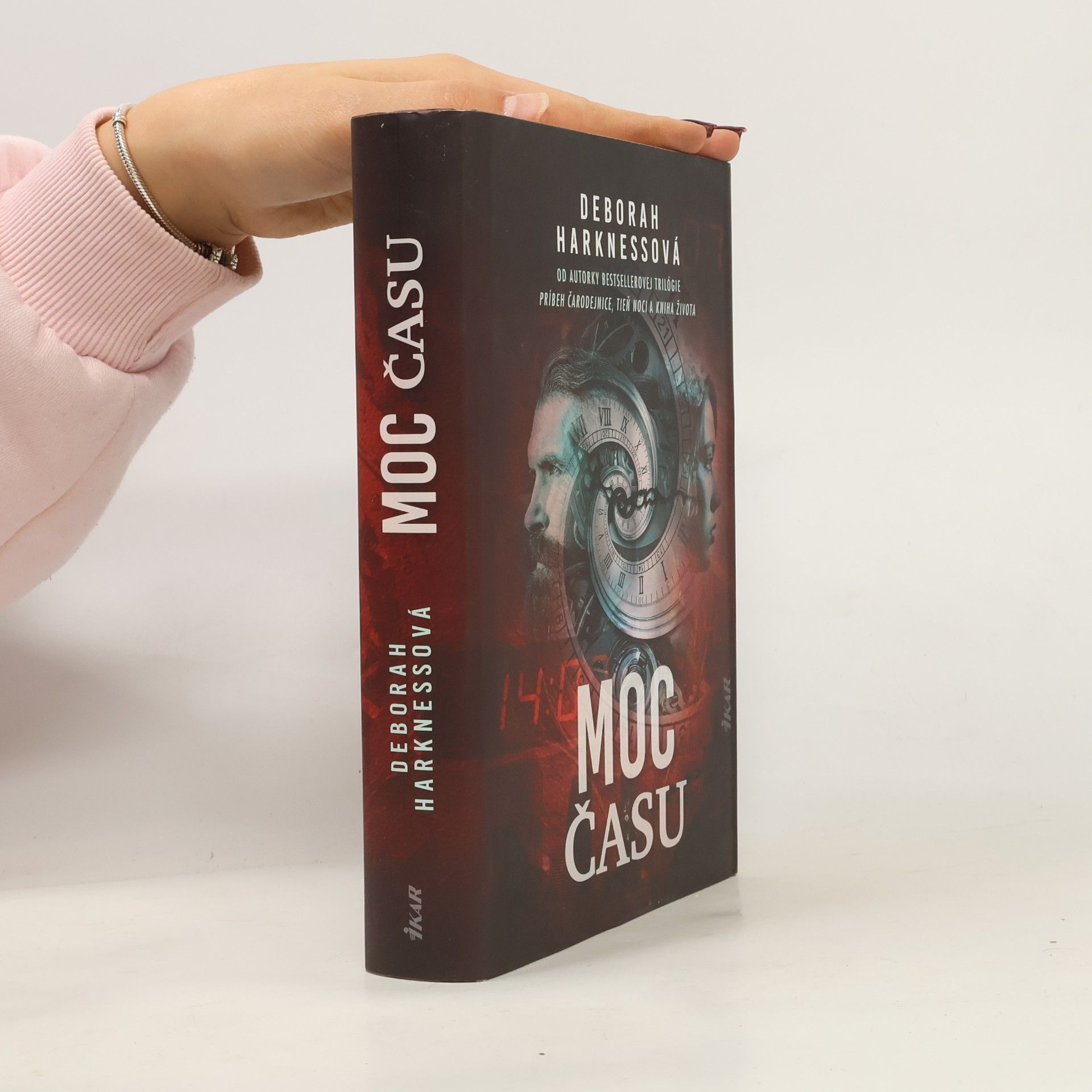 Deborah Harkness Moc času