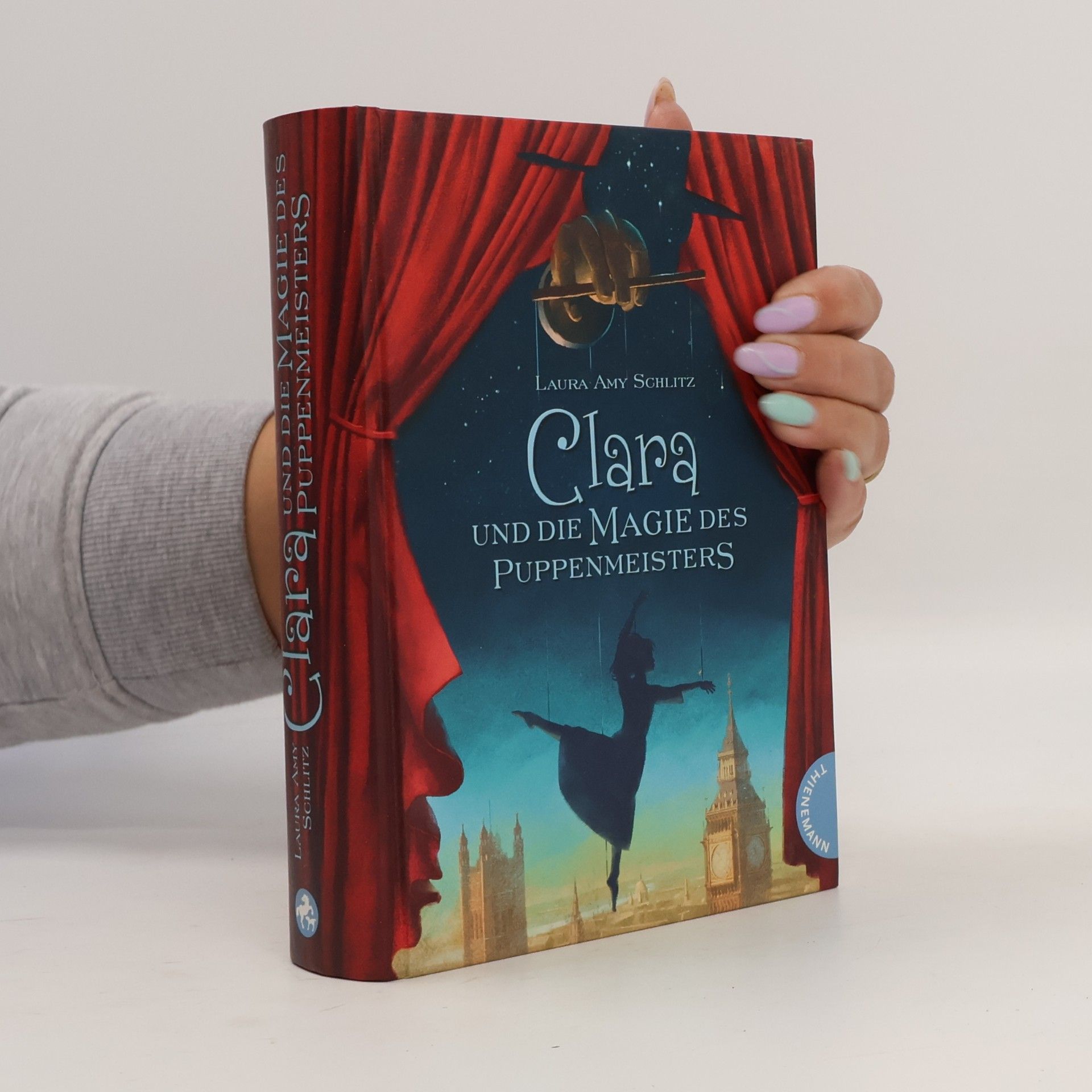 Clara und die Magie des Puppenmeisters