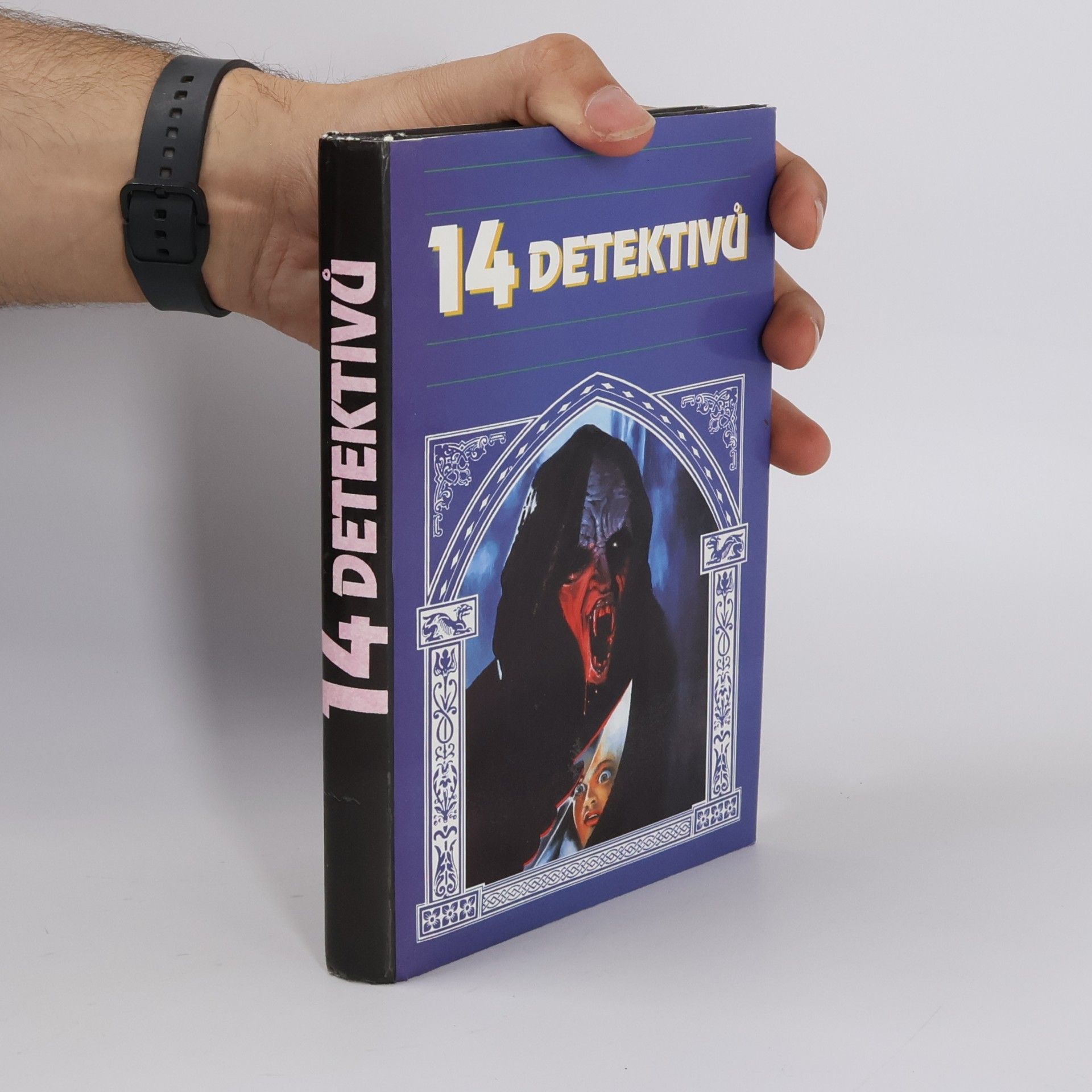 14 detektivů