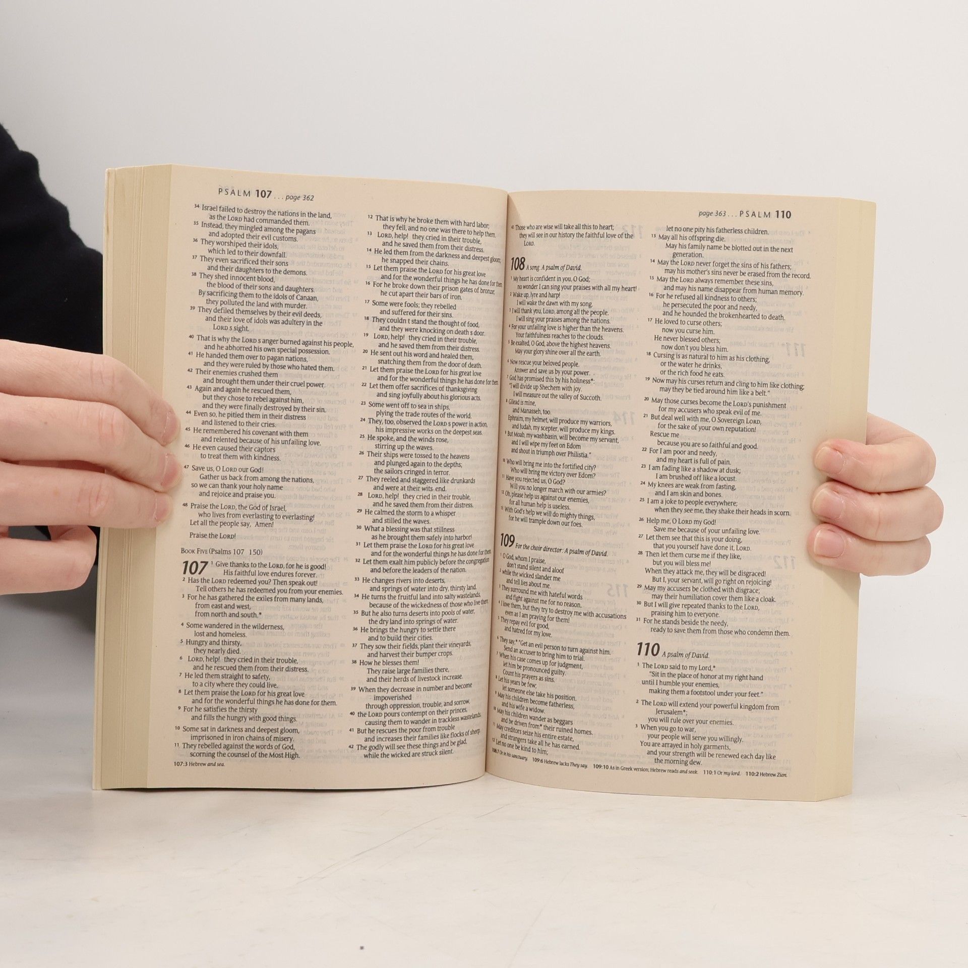 Various authors Holy Bible, New Living Translation, Outreach Edition