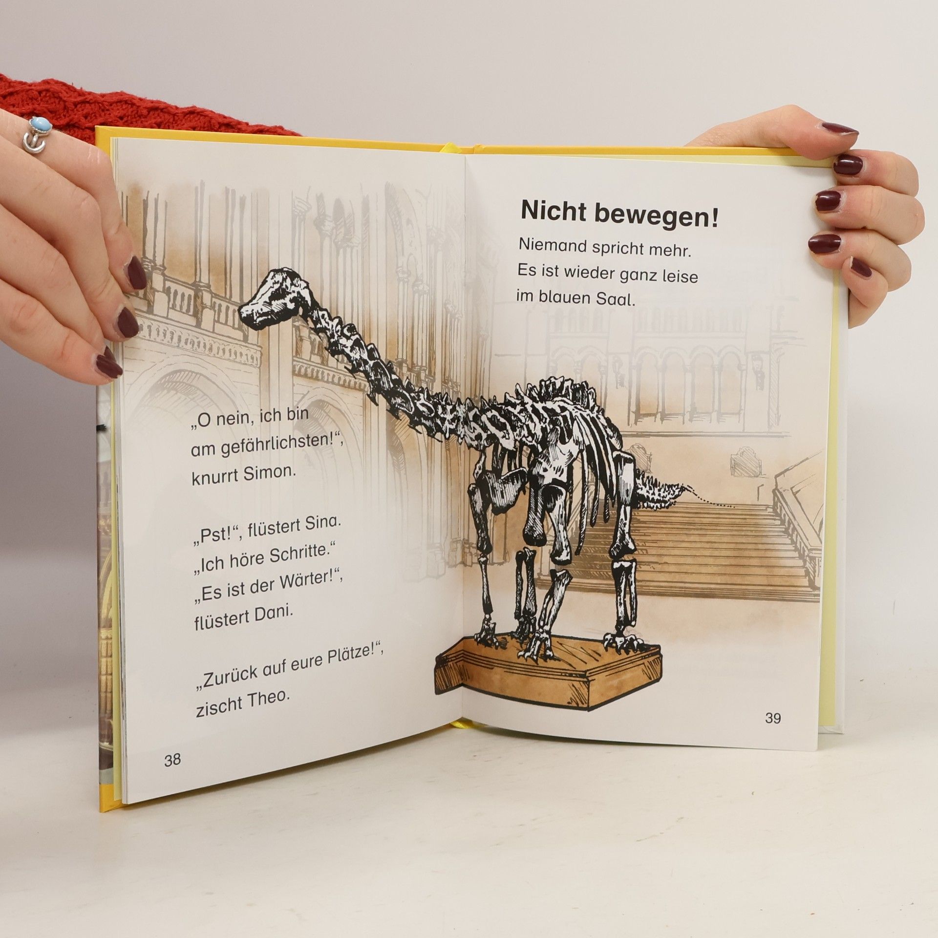 Niki Foreman Alarm im Dino-Museum