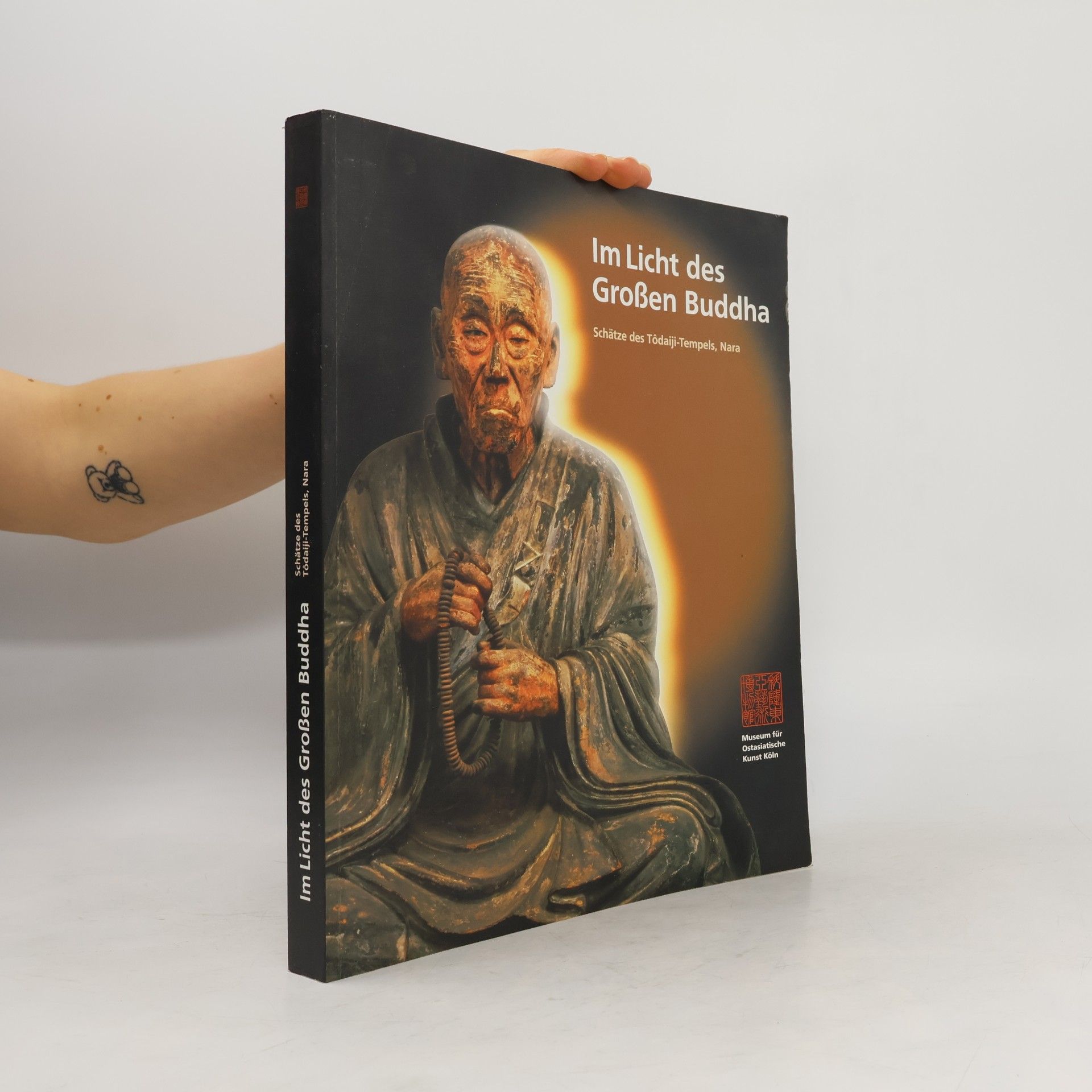 Im Licht des großen Buddha