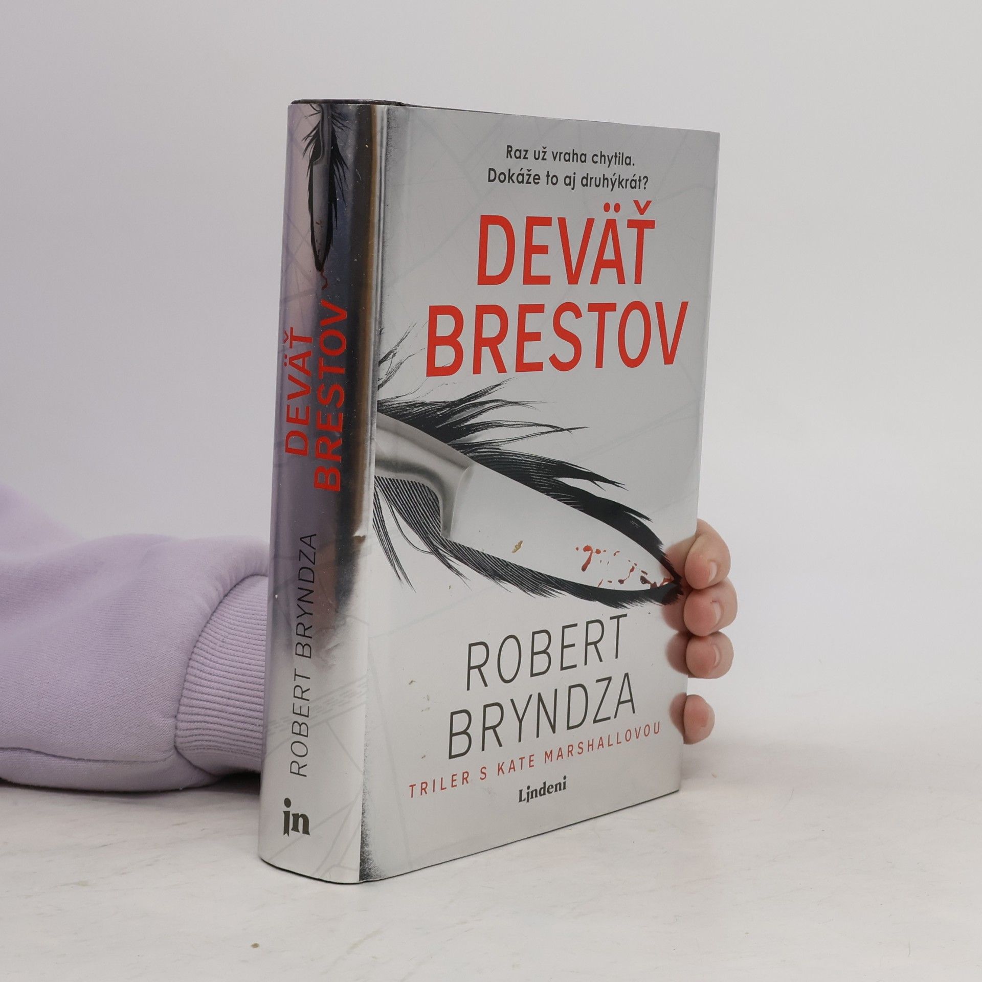 Robert Bryndza Deväť brestov