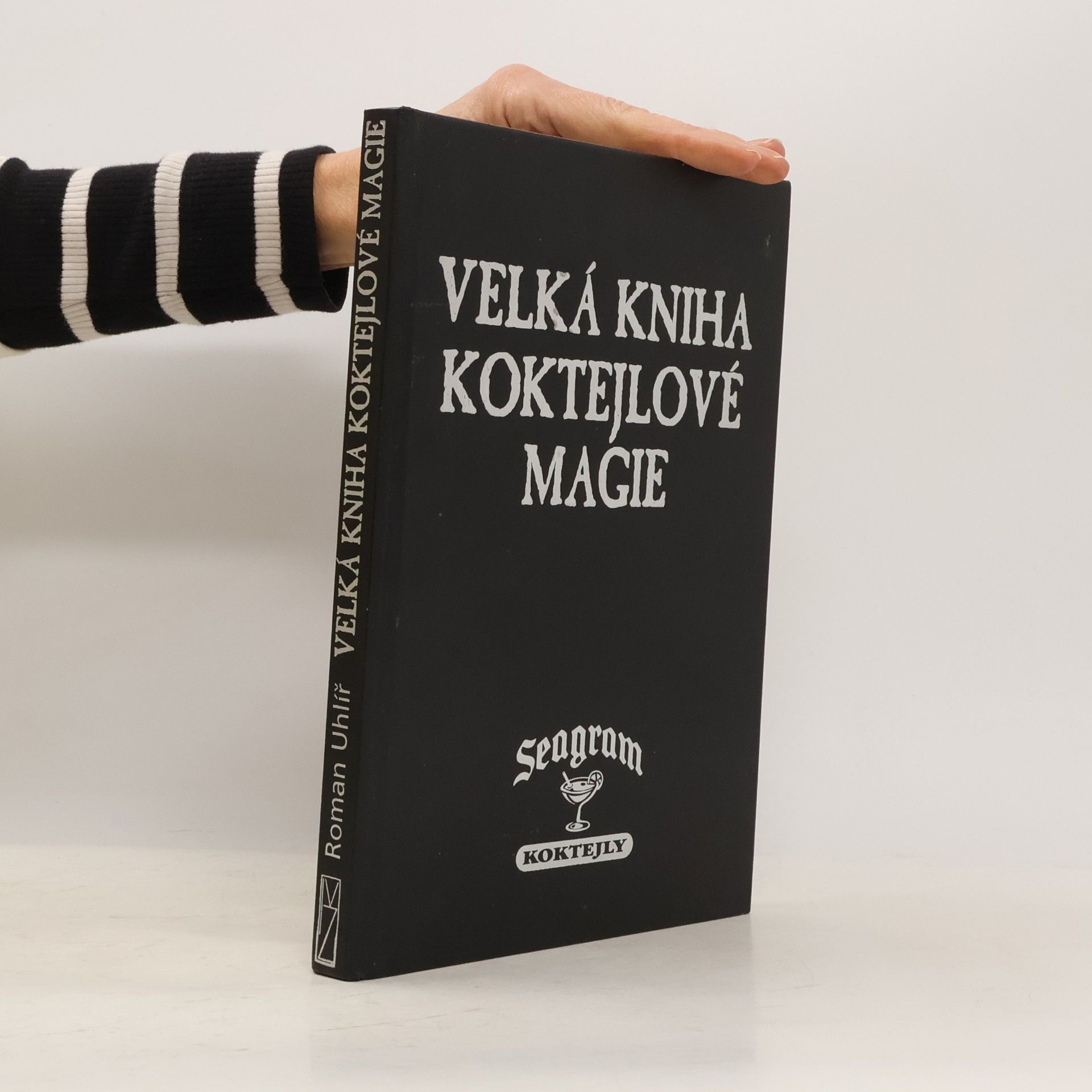 Velká kniha koktejlové magie