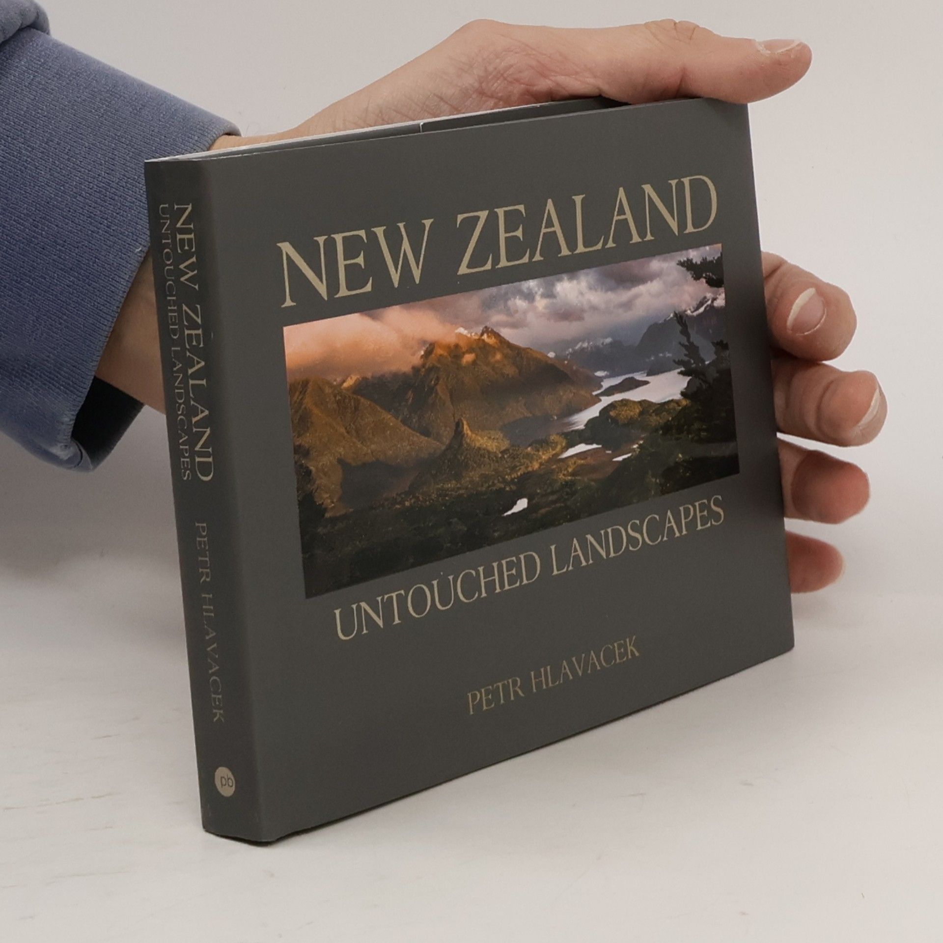 Petr Hlaváček New Zealand Untouched Landscapes Pocket Edition