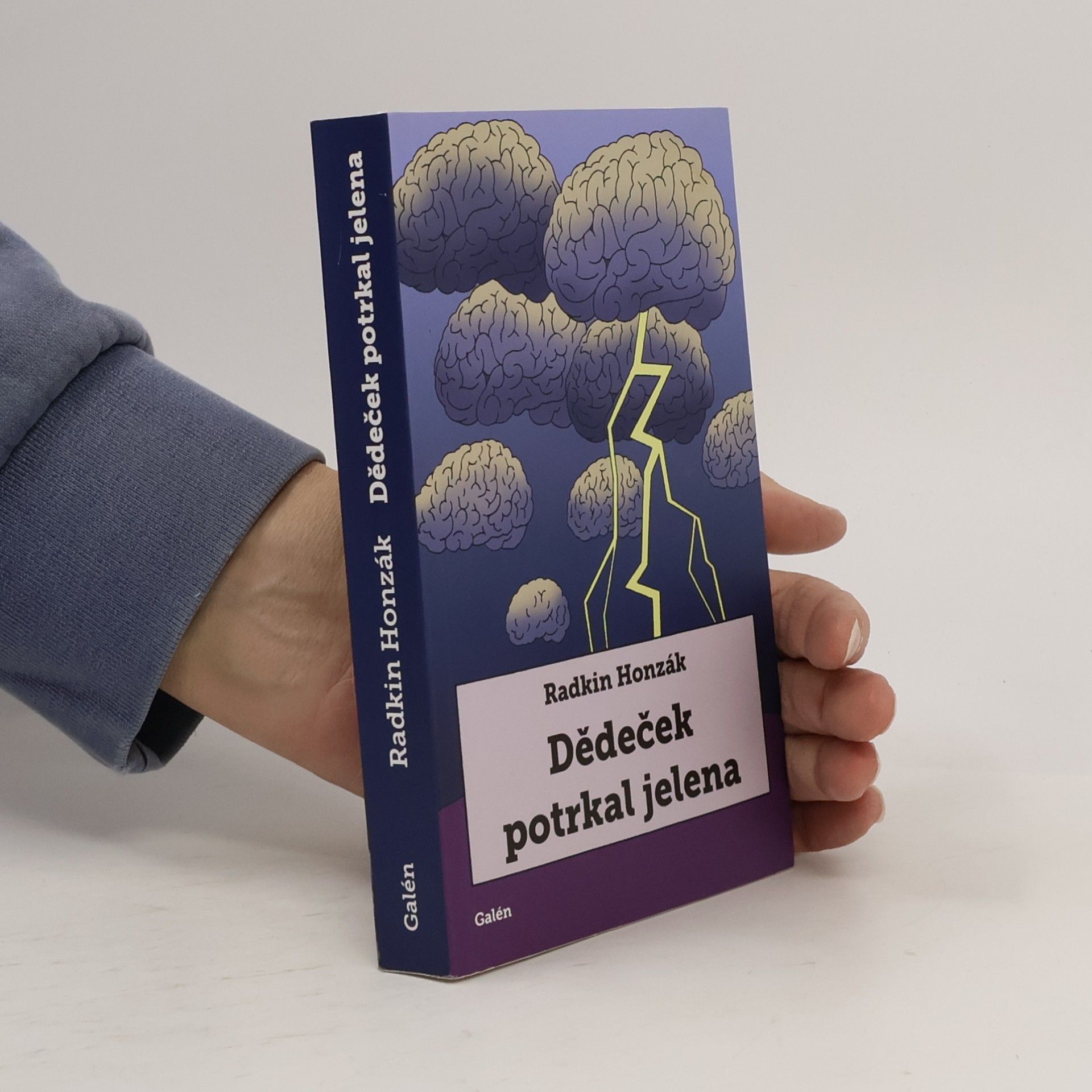 Dědeček potrkal jelena