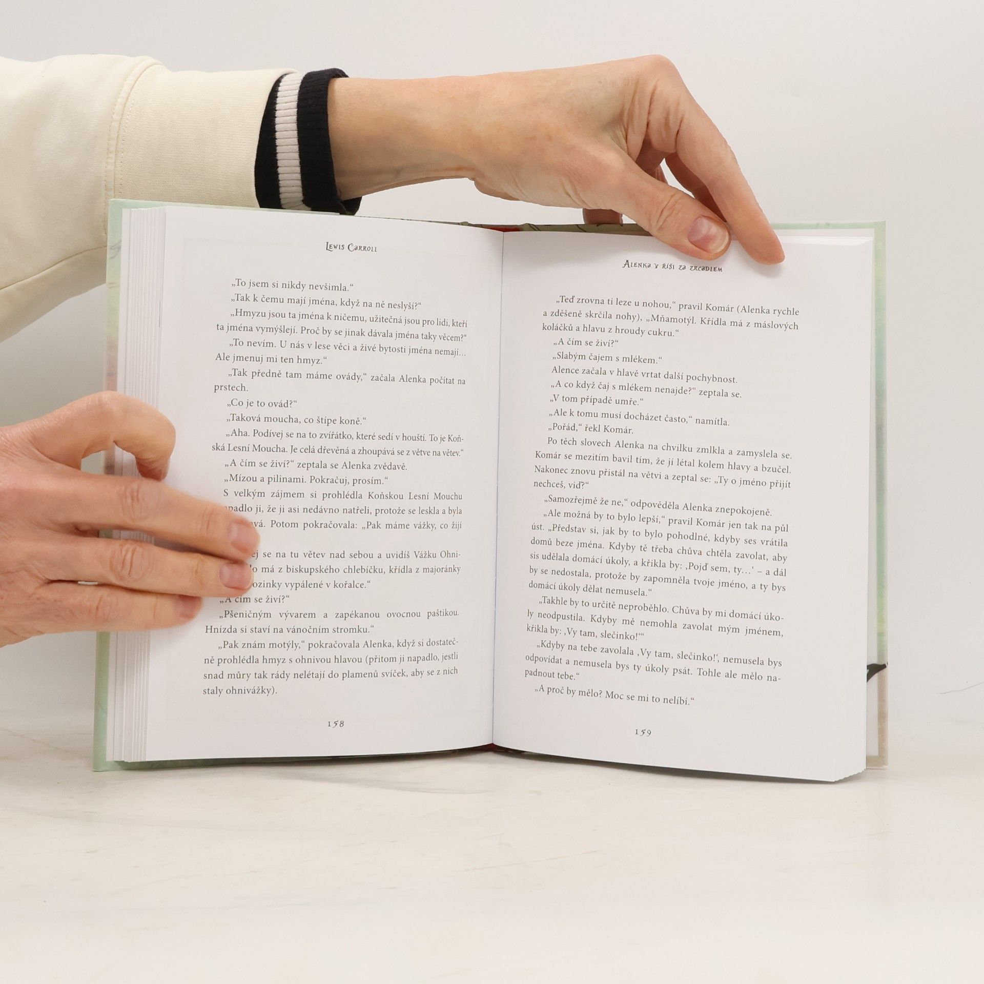 Lewis Carroll Alenčina dobrodružství v kraji divů a za zrcadlem