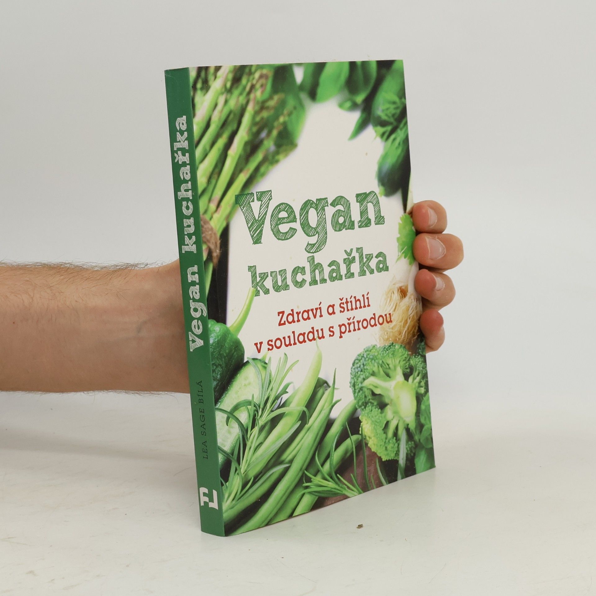 Lea Sage Bílá Vegan kuchařka: Zdraví a štíhlí v souladu s přírodou