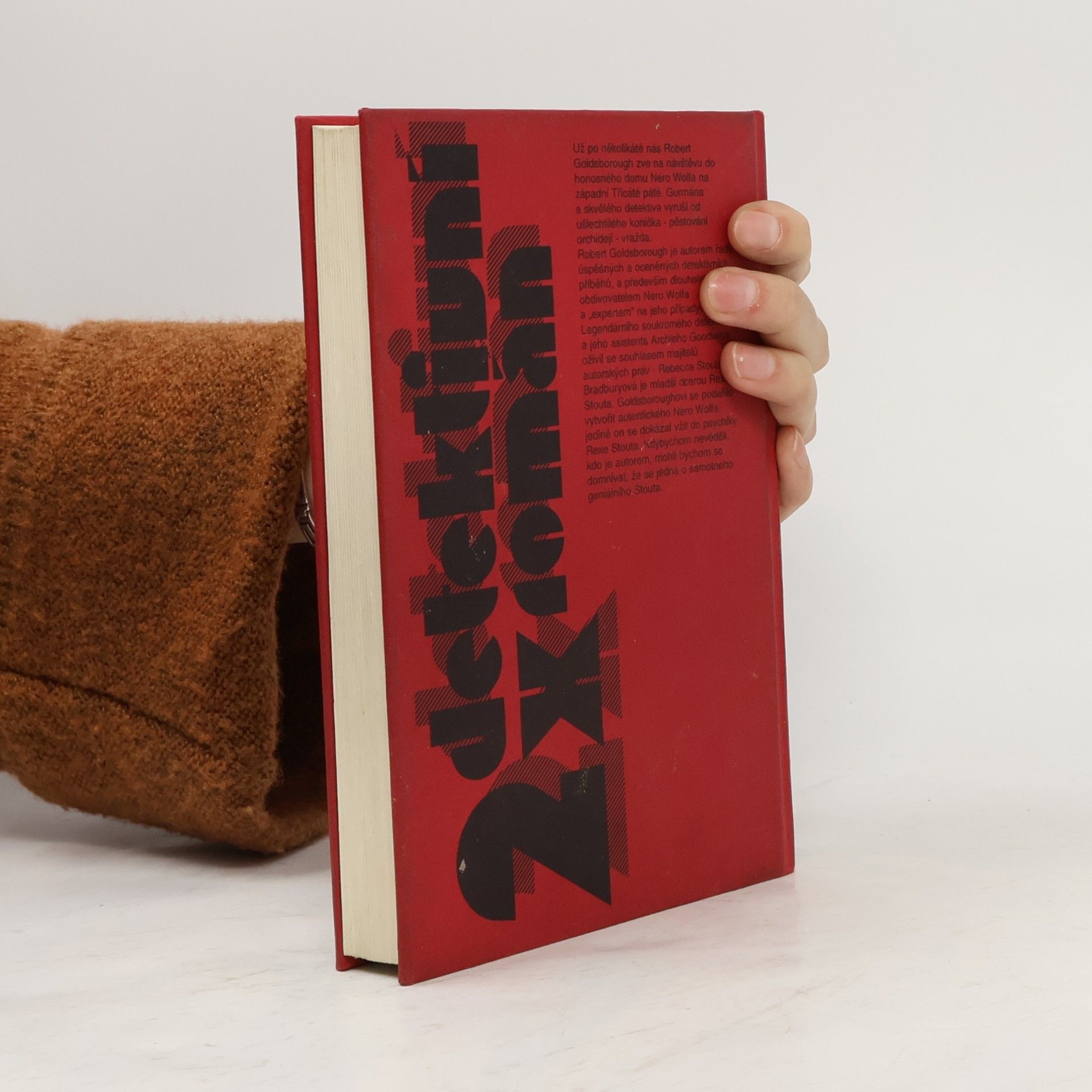 Robert Goldsborough Stříbrná věž. Zakrvácený břečťan