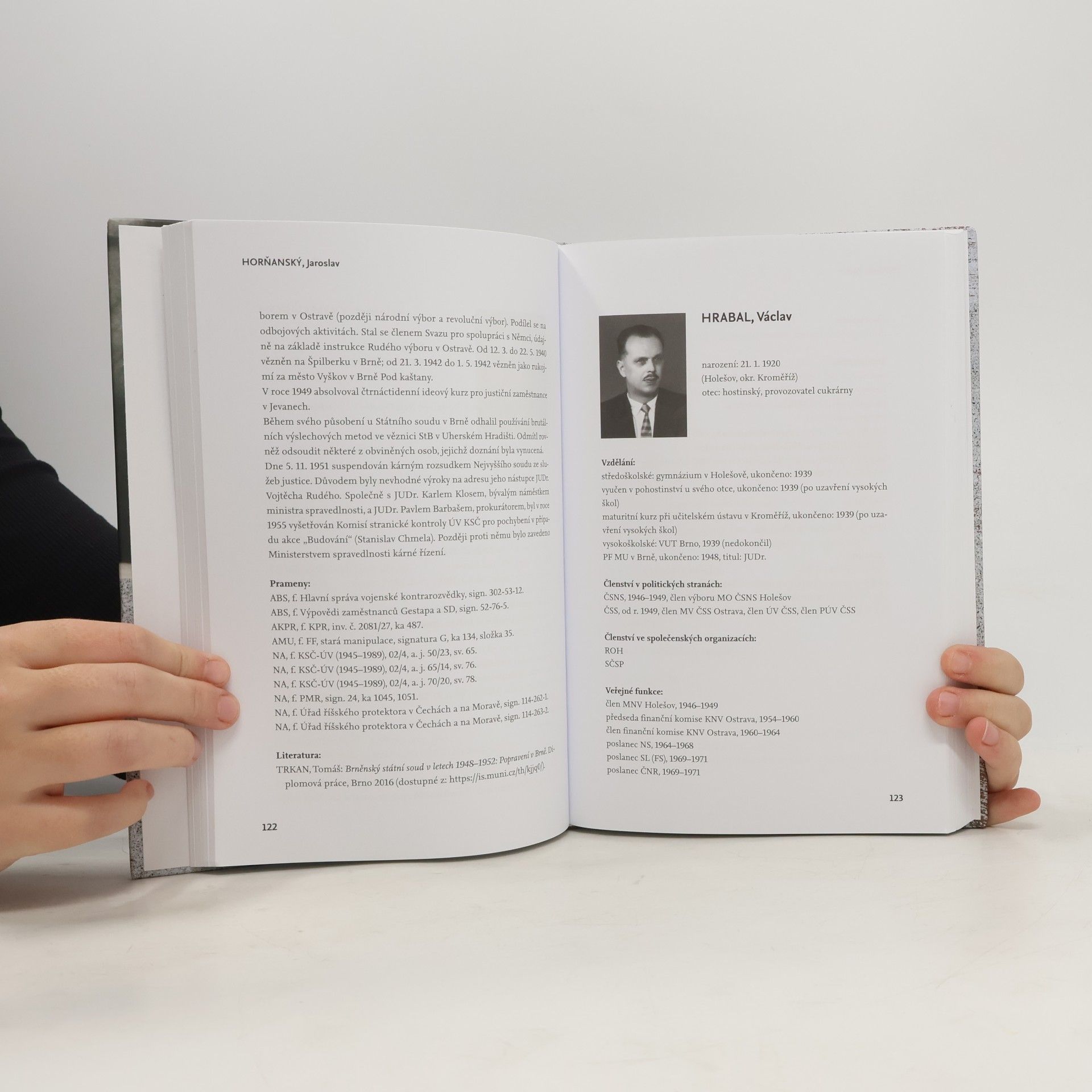 Tomáš Bursík Lexikon nejvyšších představitelů československé justice a prokuratury v letech 1948–1989
