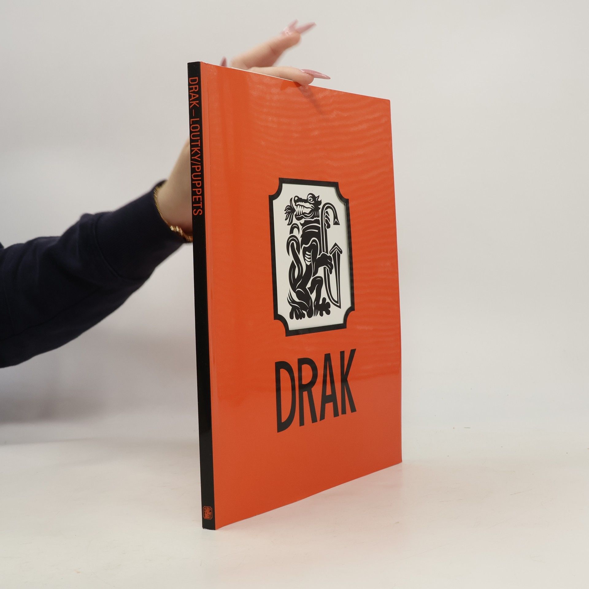 Drak : loutky = puppets
