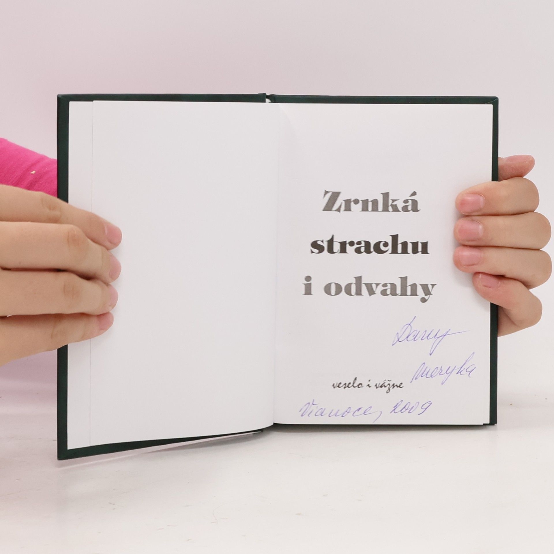 Autorenkollektiv Zrnká strachu i odvahy
