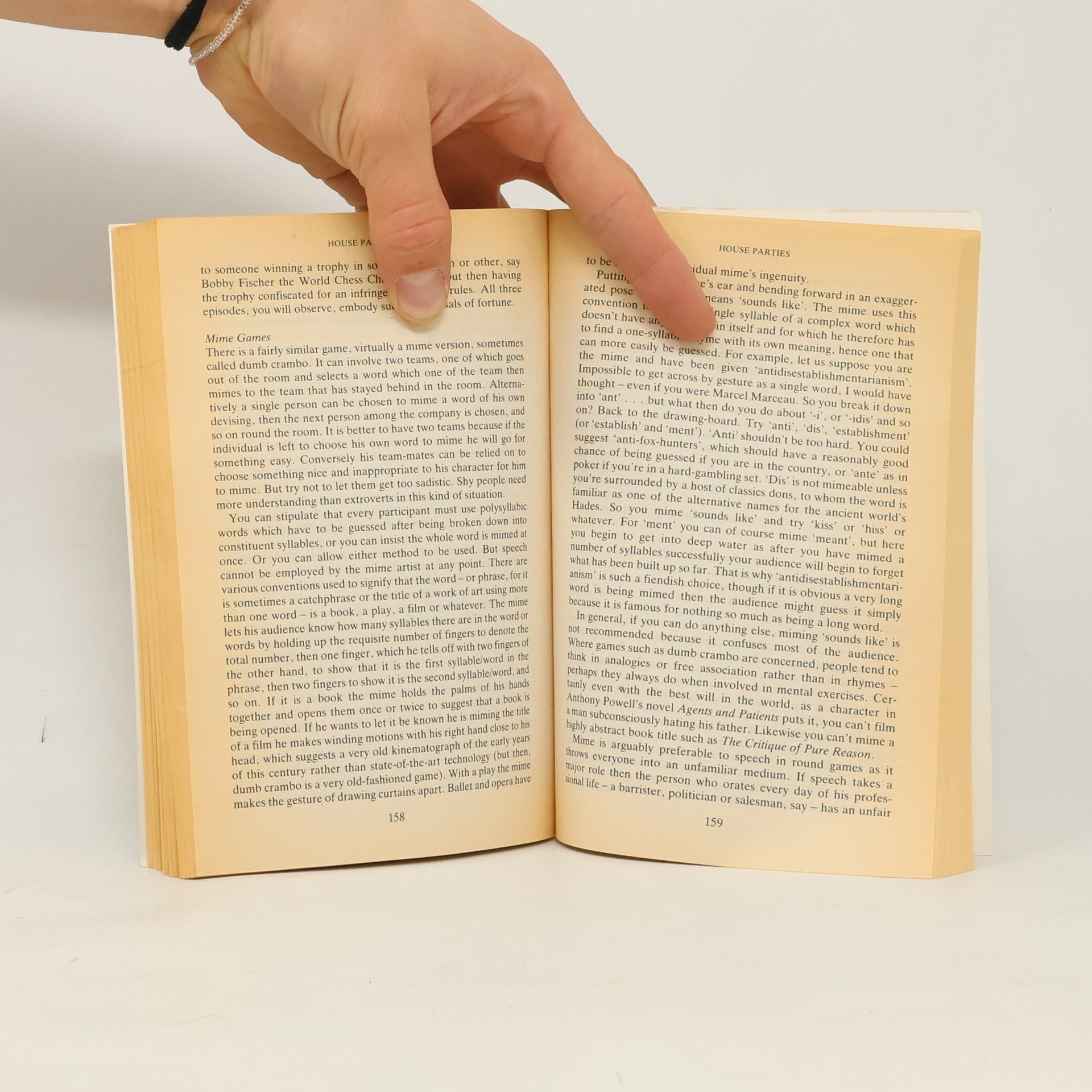 Charles Mosley Debrett's Guide to Entertaining