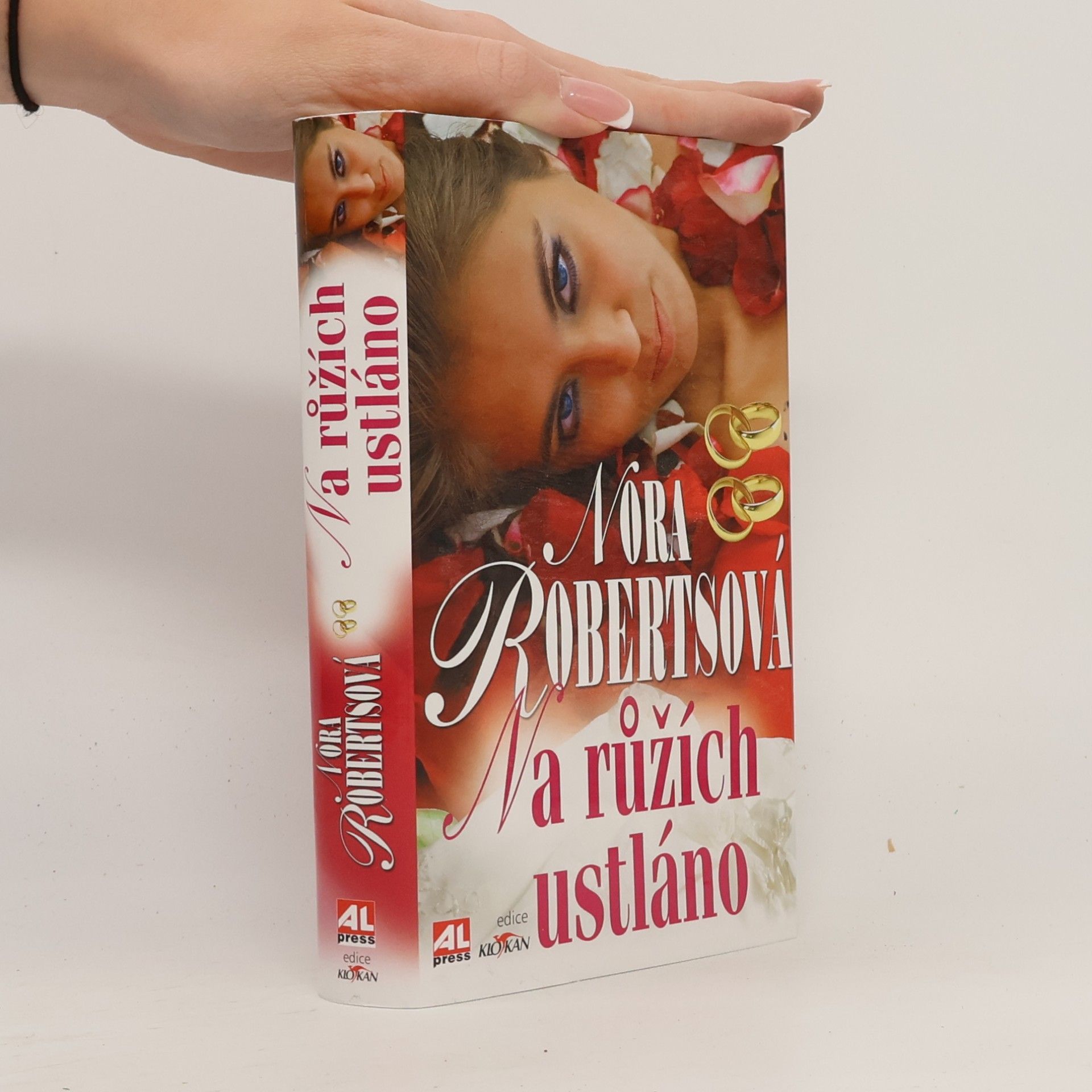 Nora Roberts Na růžích ustláno