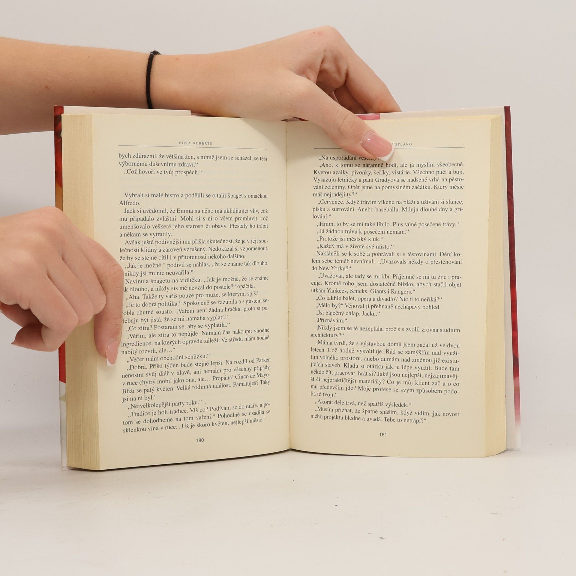 Nora Roberts Na růžích ustláno