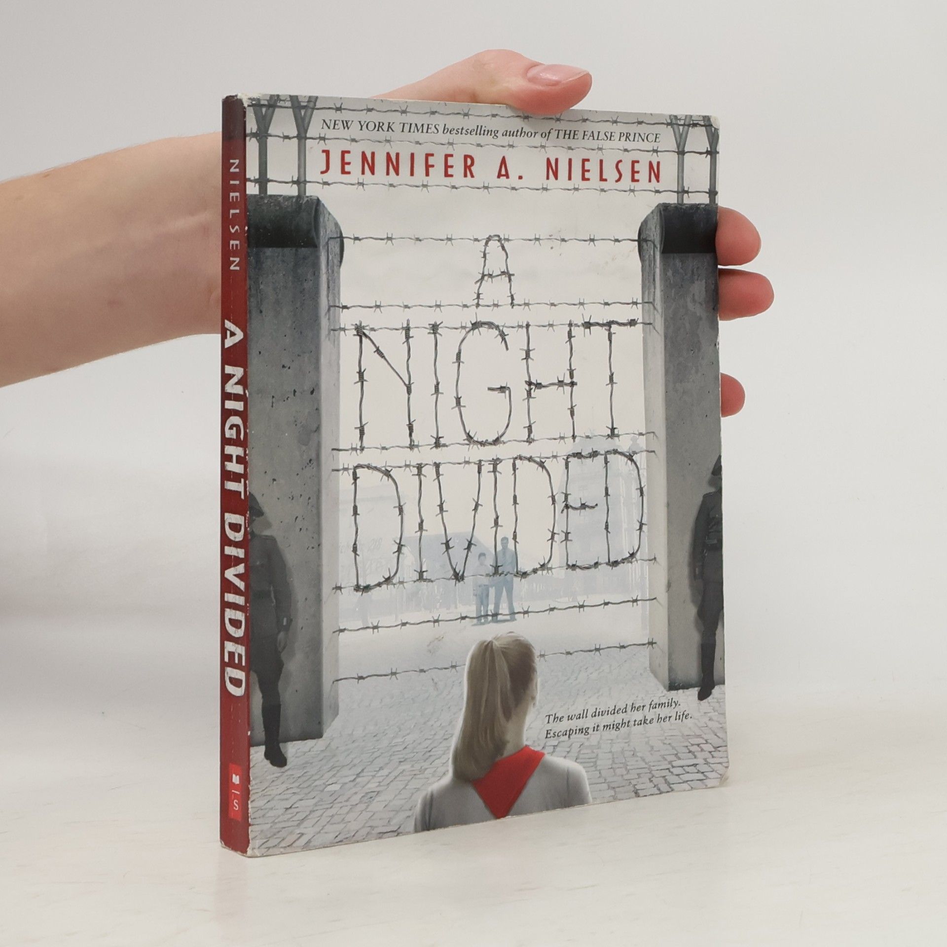 Jennifer A. Nielsen A Night Divided