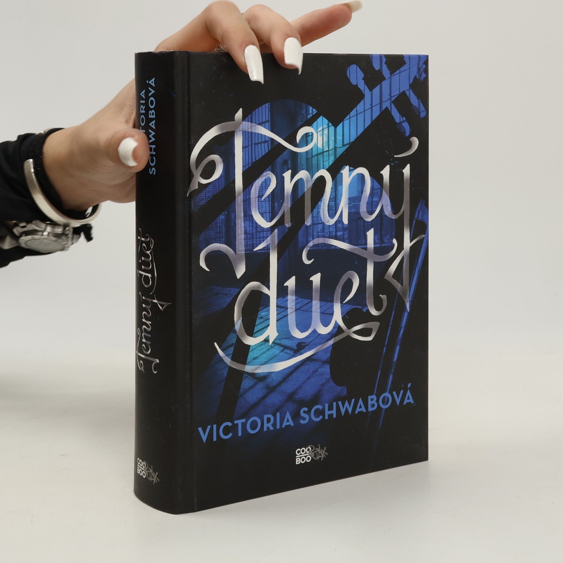 V. E. Schwab Temný duet