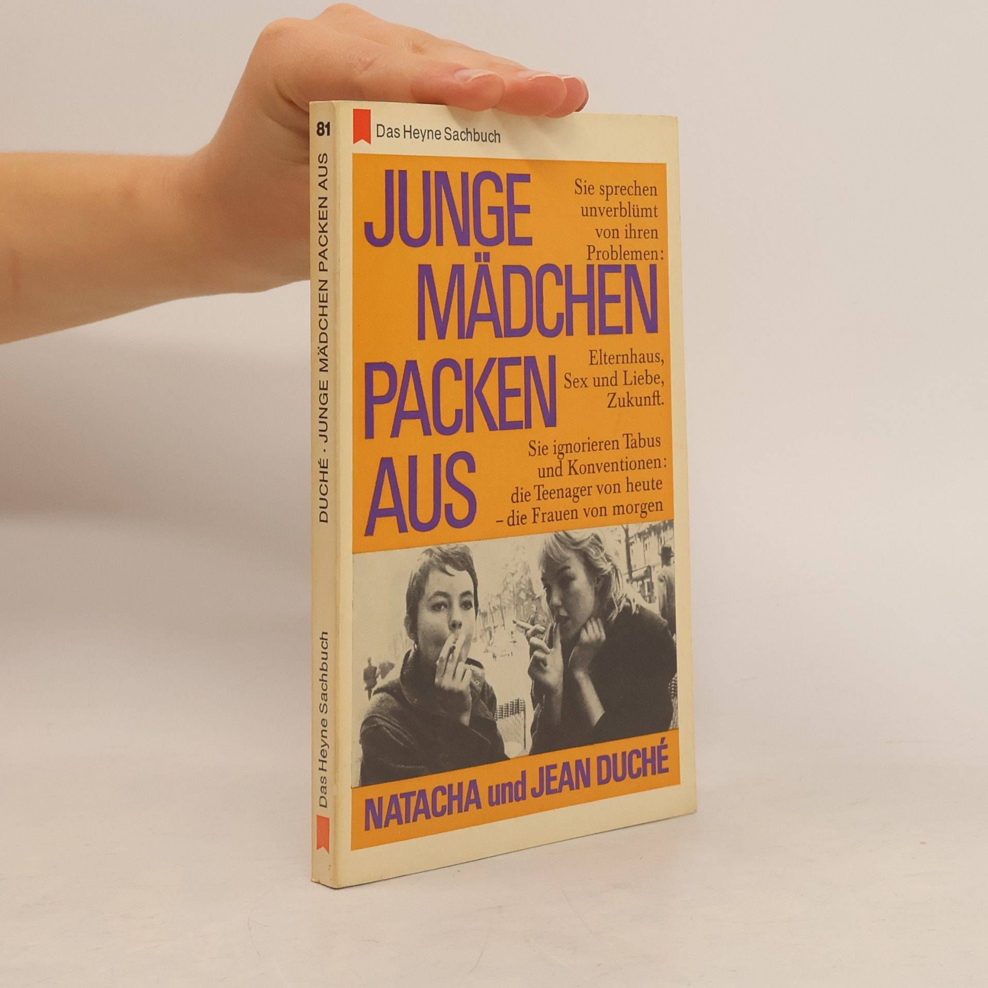 Junge Mädchen packen aus