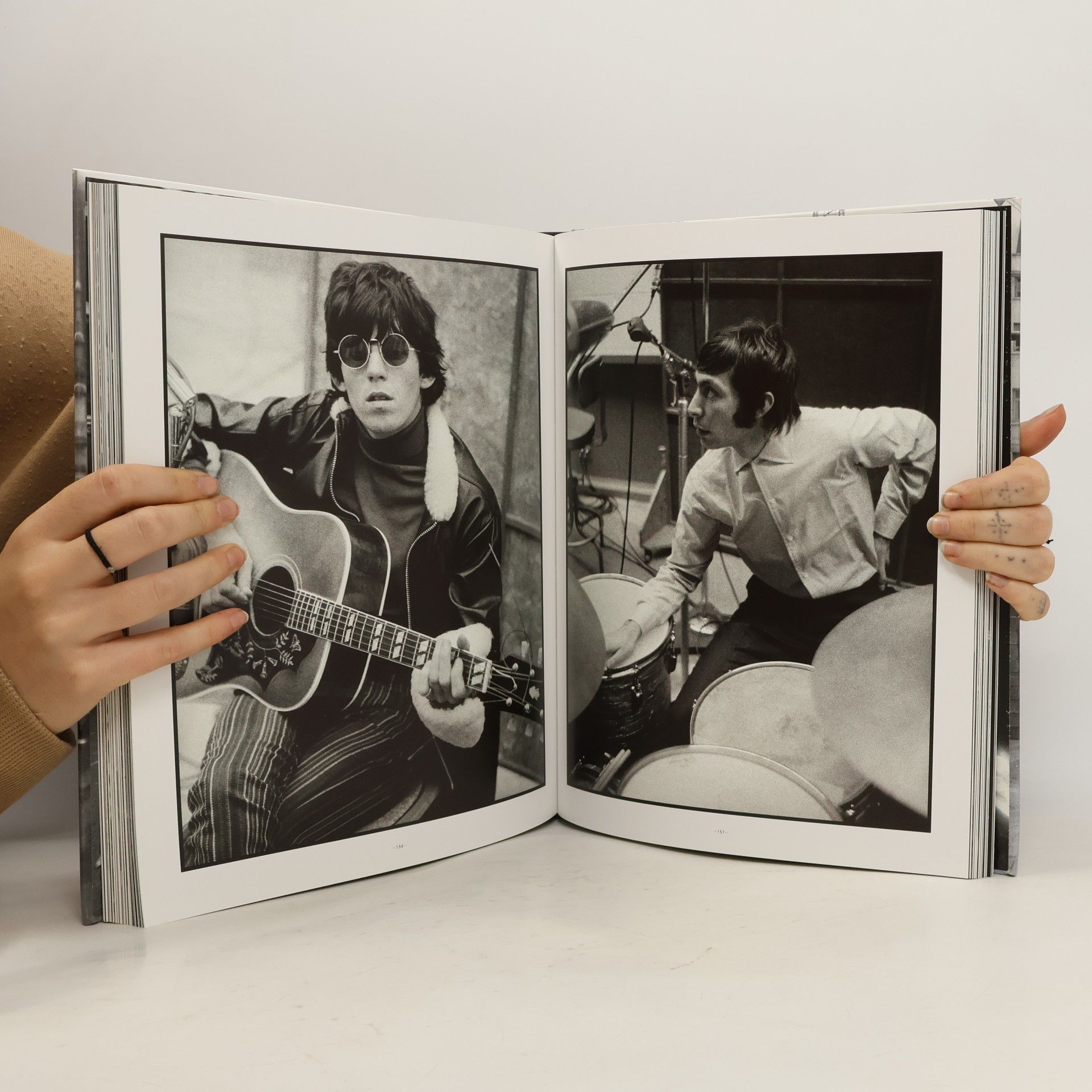 Terry O'Neill Breaking Stones